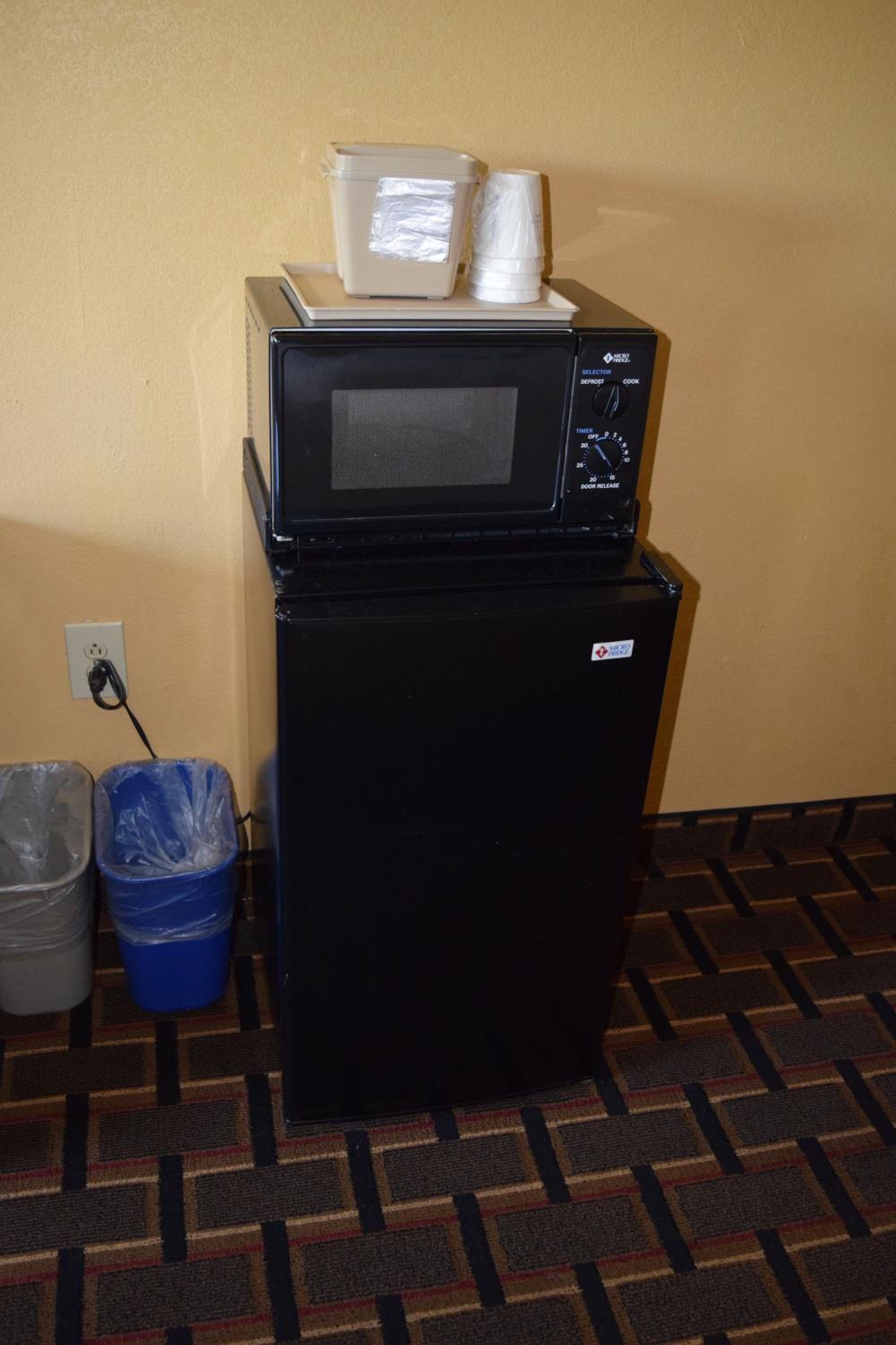 Queen Suite - Disability Access - Non-Smoking - Photo 2