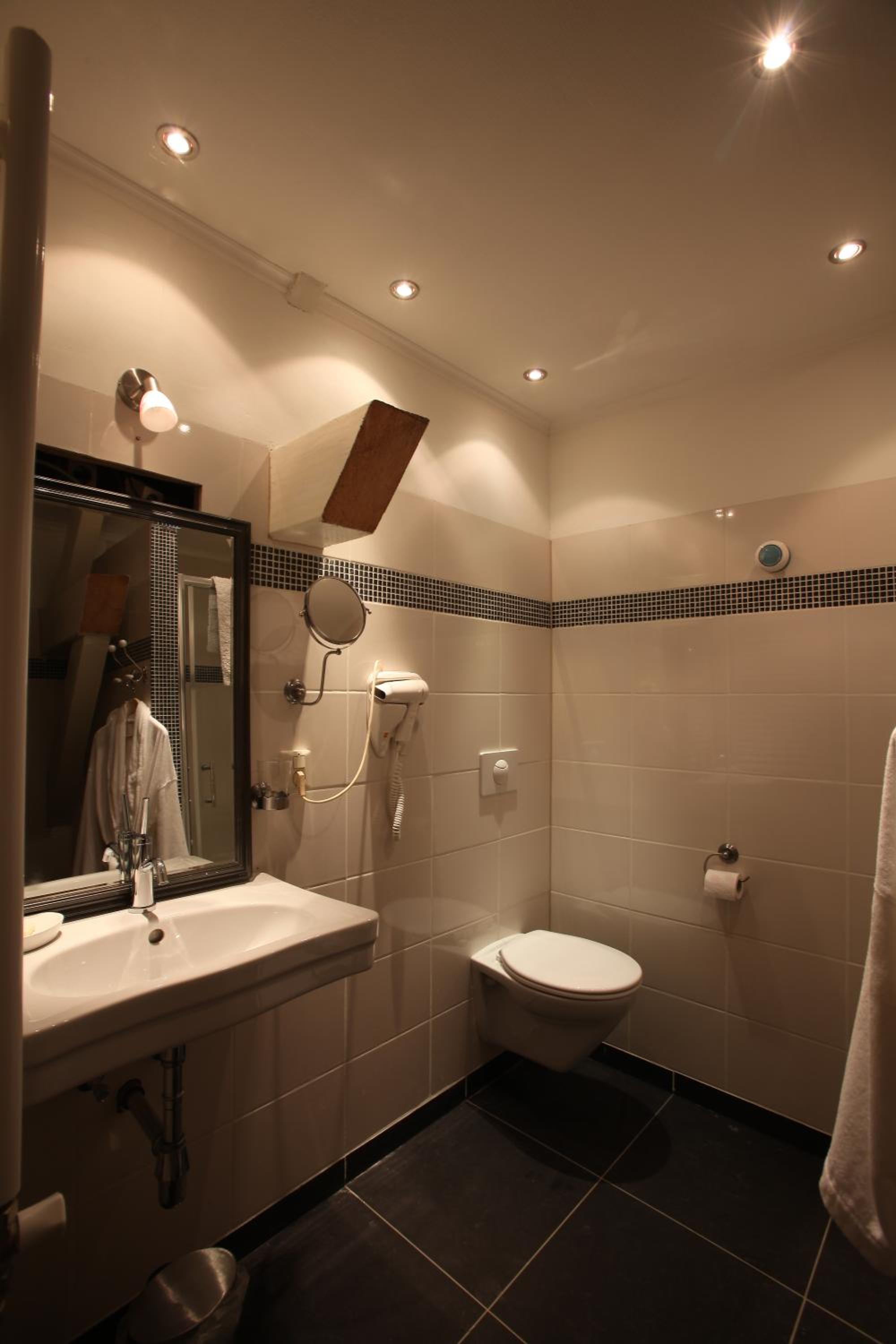 Twin Room - Photo 4