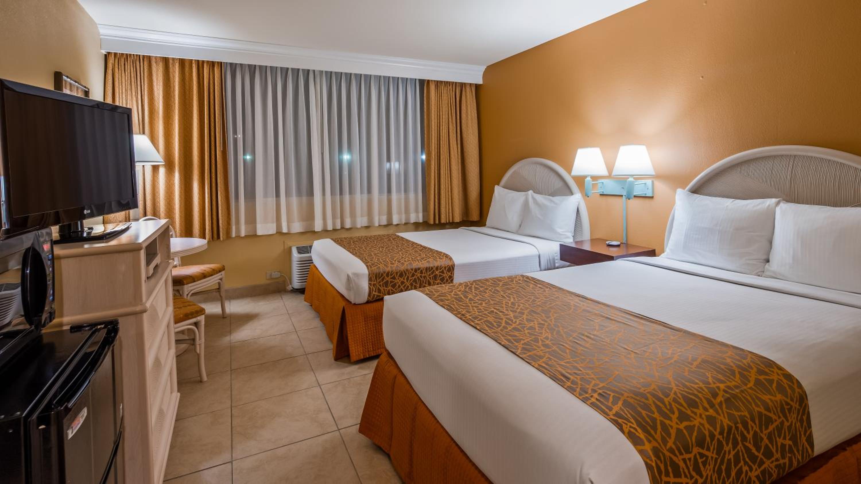 Double Room With Two Double Beds thumbnail 5