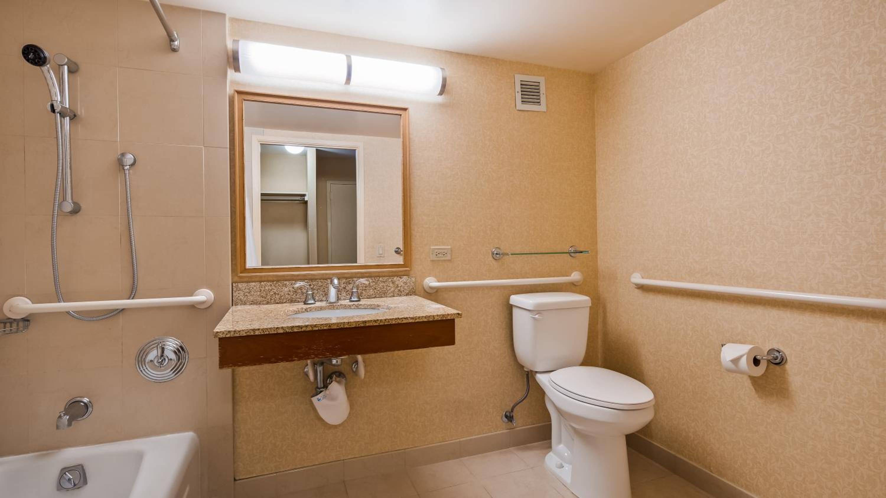 King Room - Disability Access - Photo 10