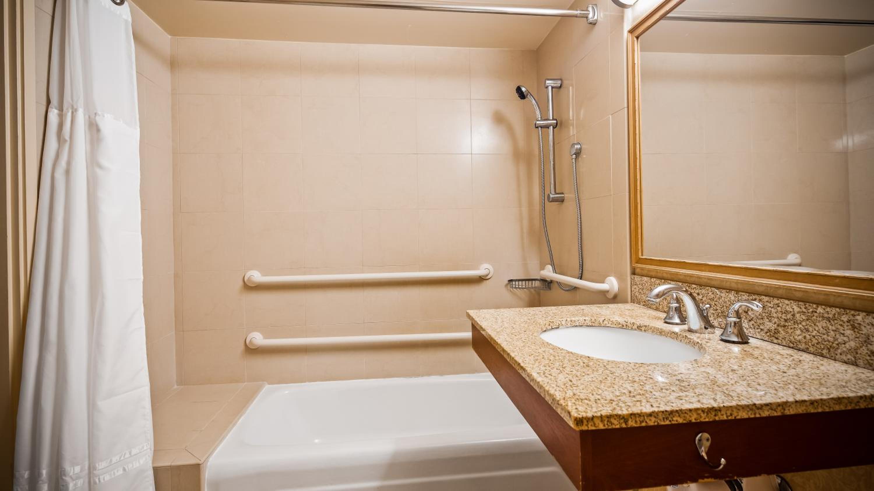 King Room - Disability Access - Photo 9
