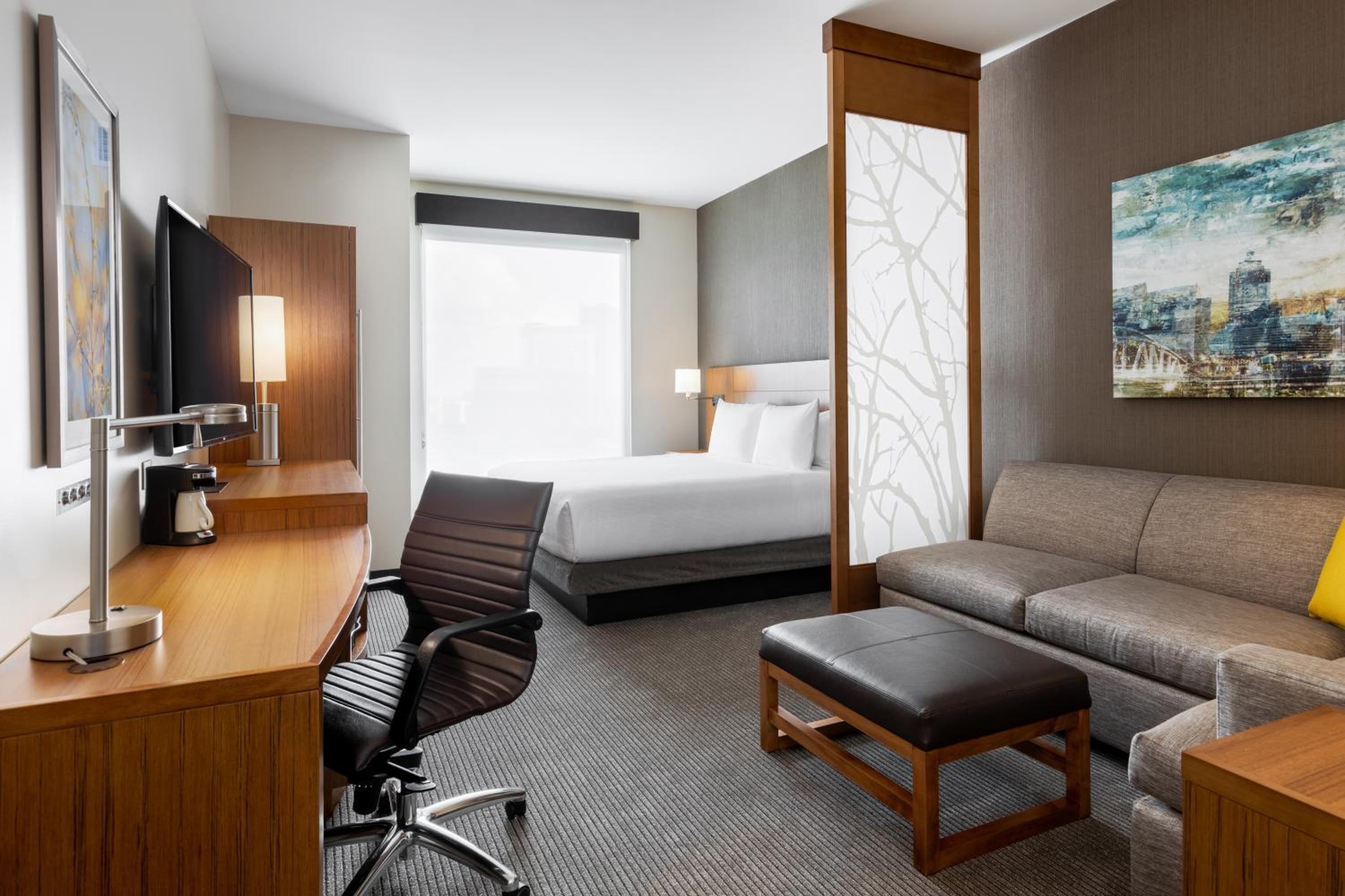 King Room with Sofa Bed - Photo 6