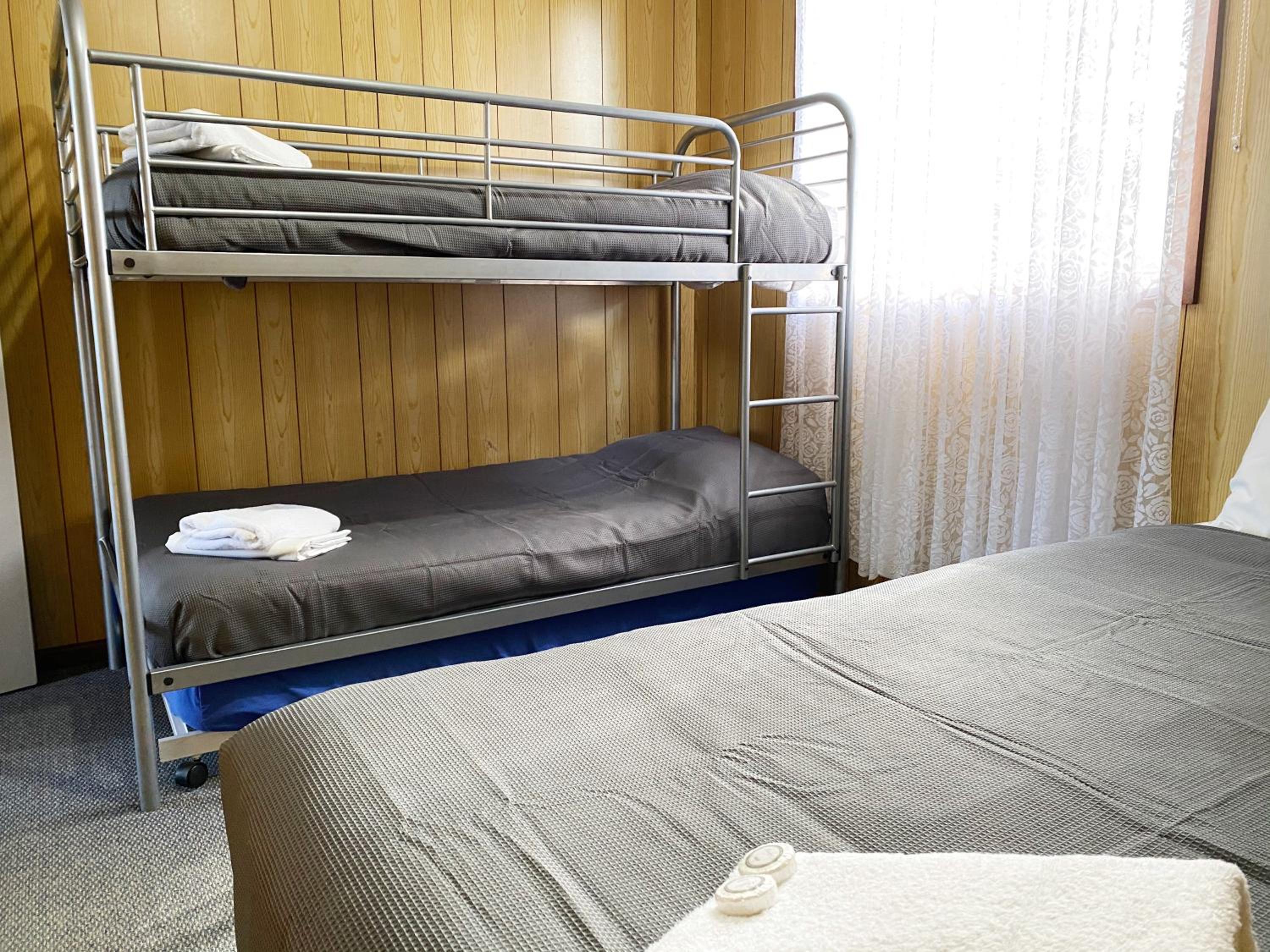 Deluxe Family Suite ( No Pets ) photo 3