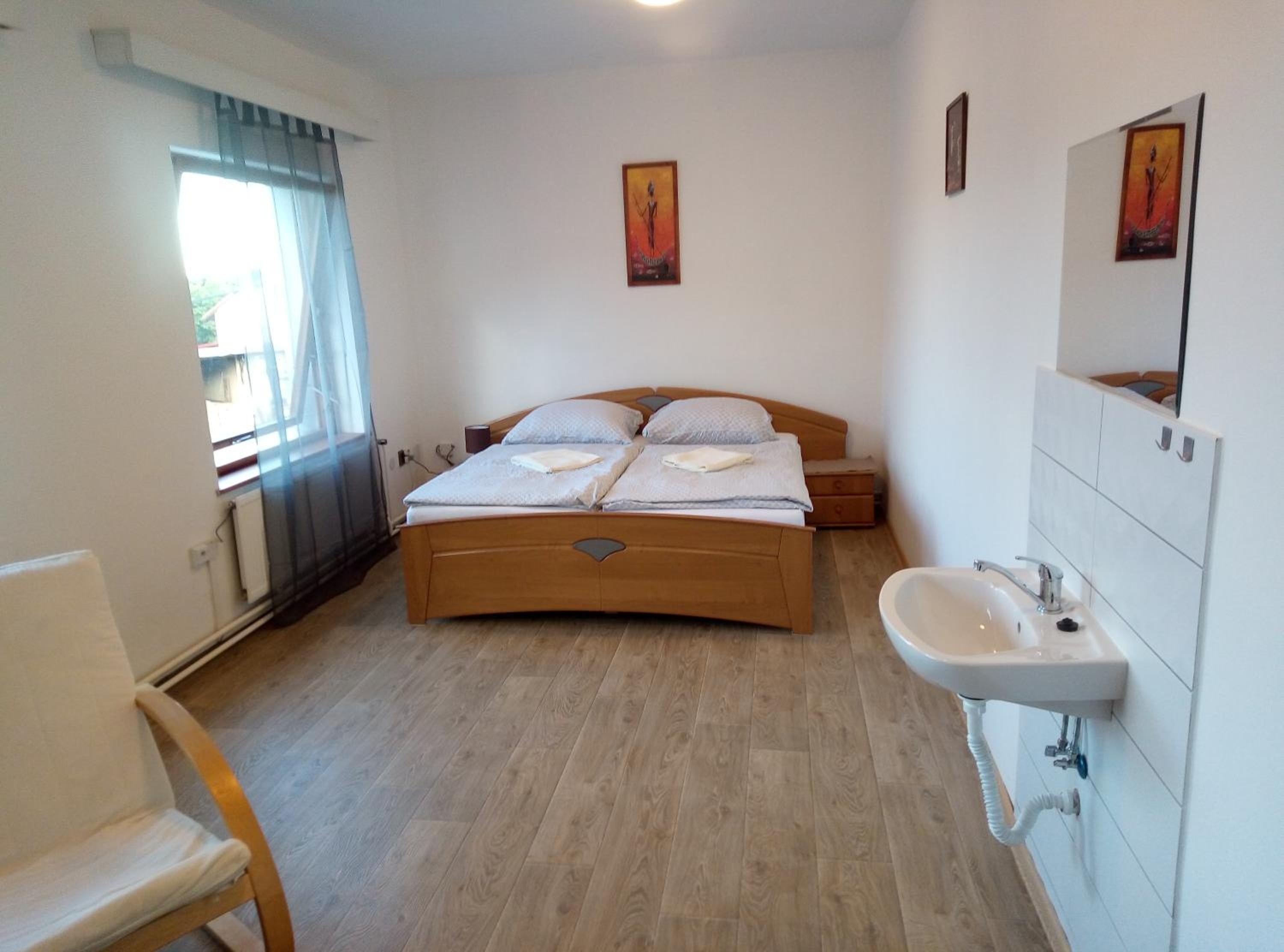 Small Double or Twin Room photo 2