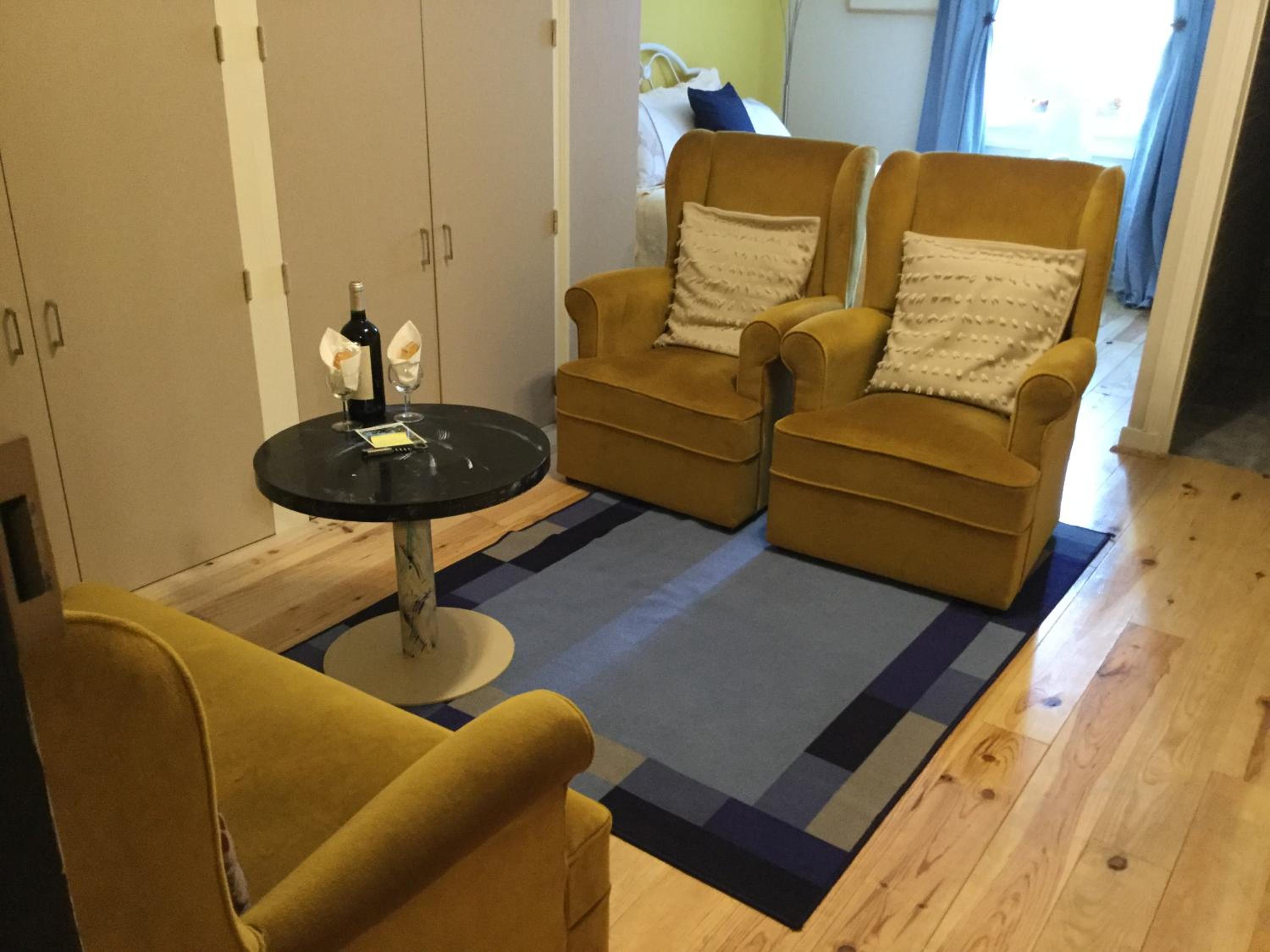 Double Room with Private Bathroom - Photo 8