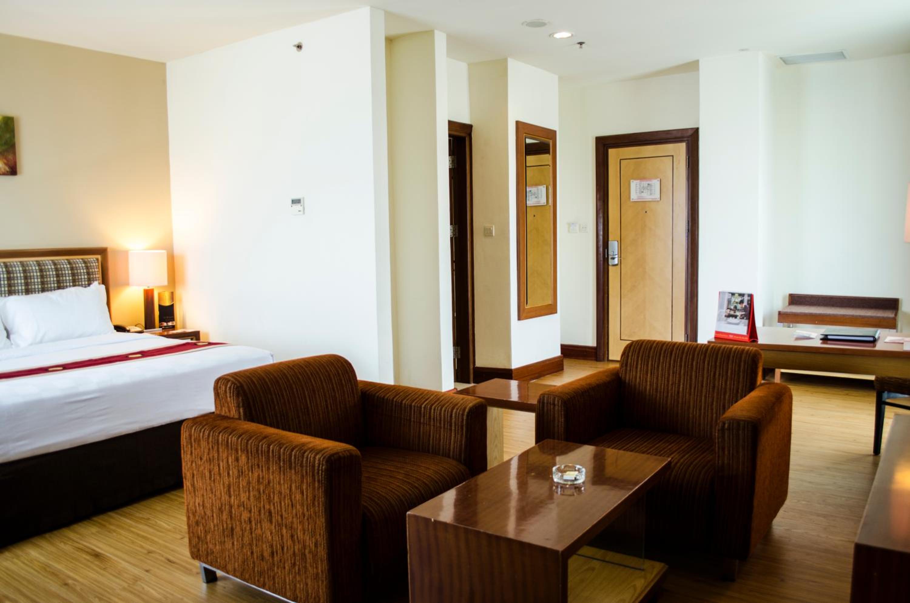 Executive Club Room - Photo 6