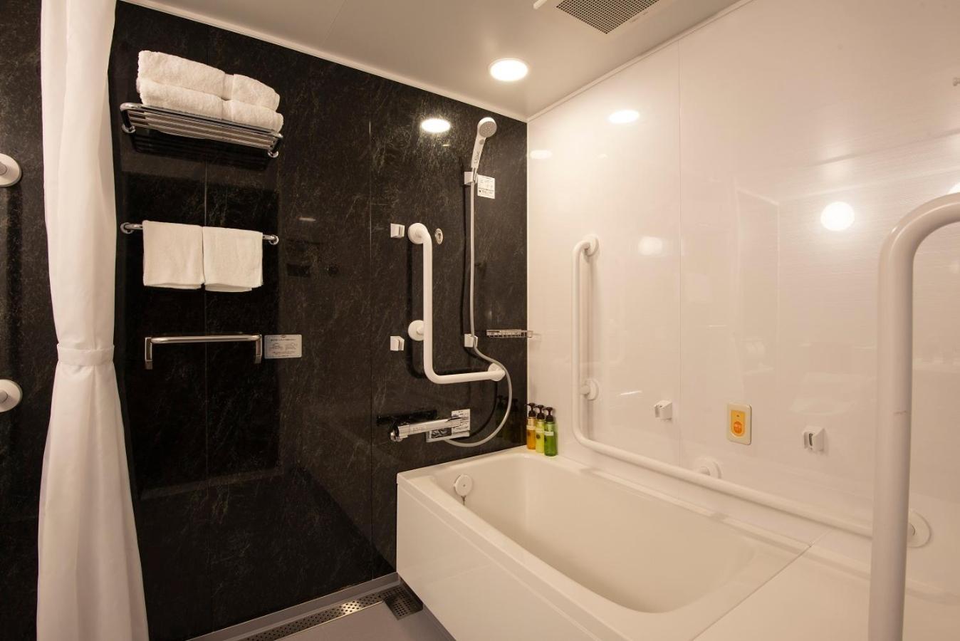 Twin Room - Disability Access photo 2