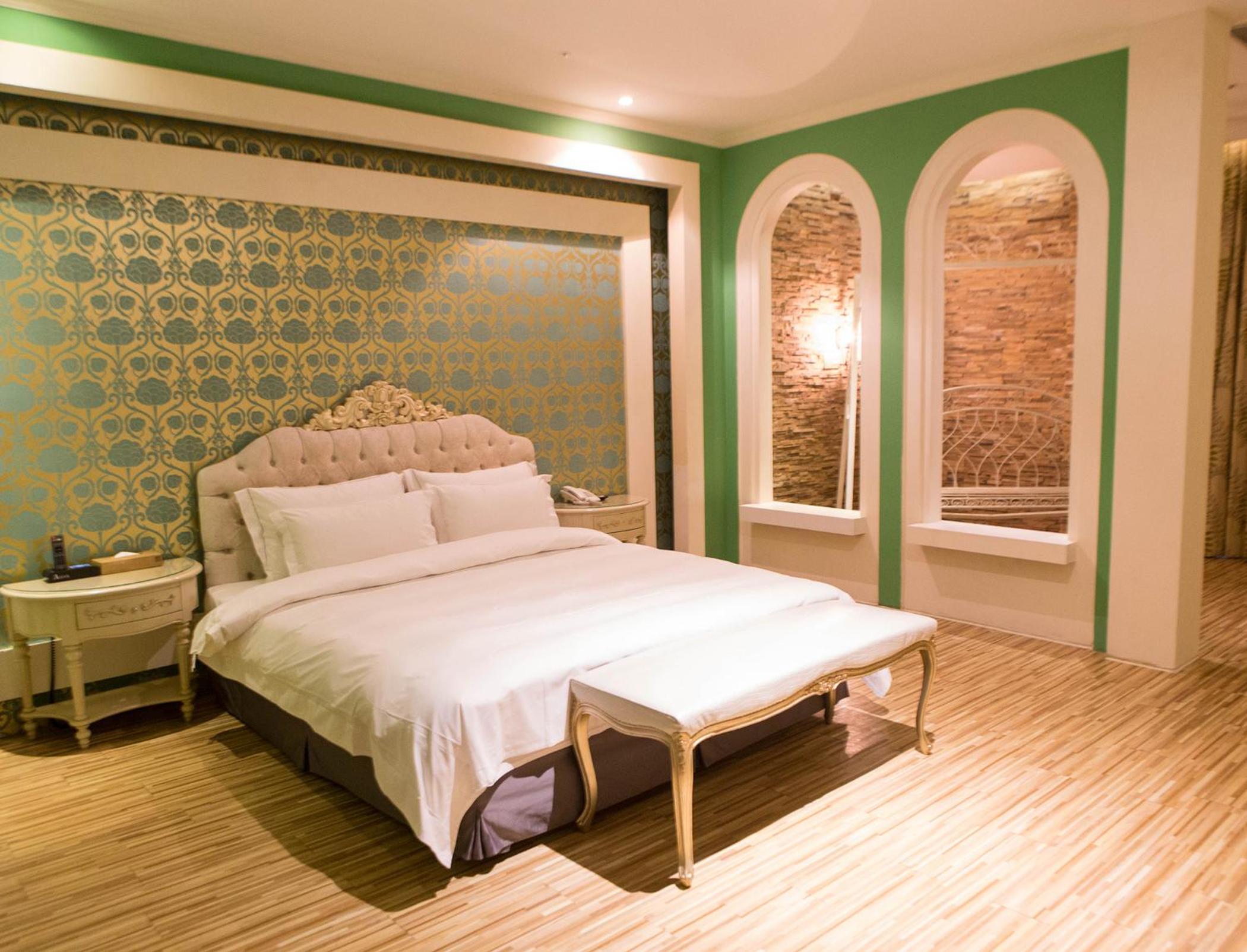 Platinum Suite - Photo 1