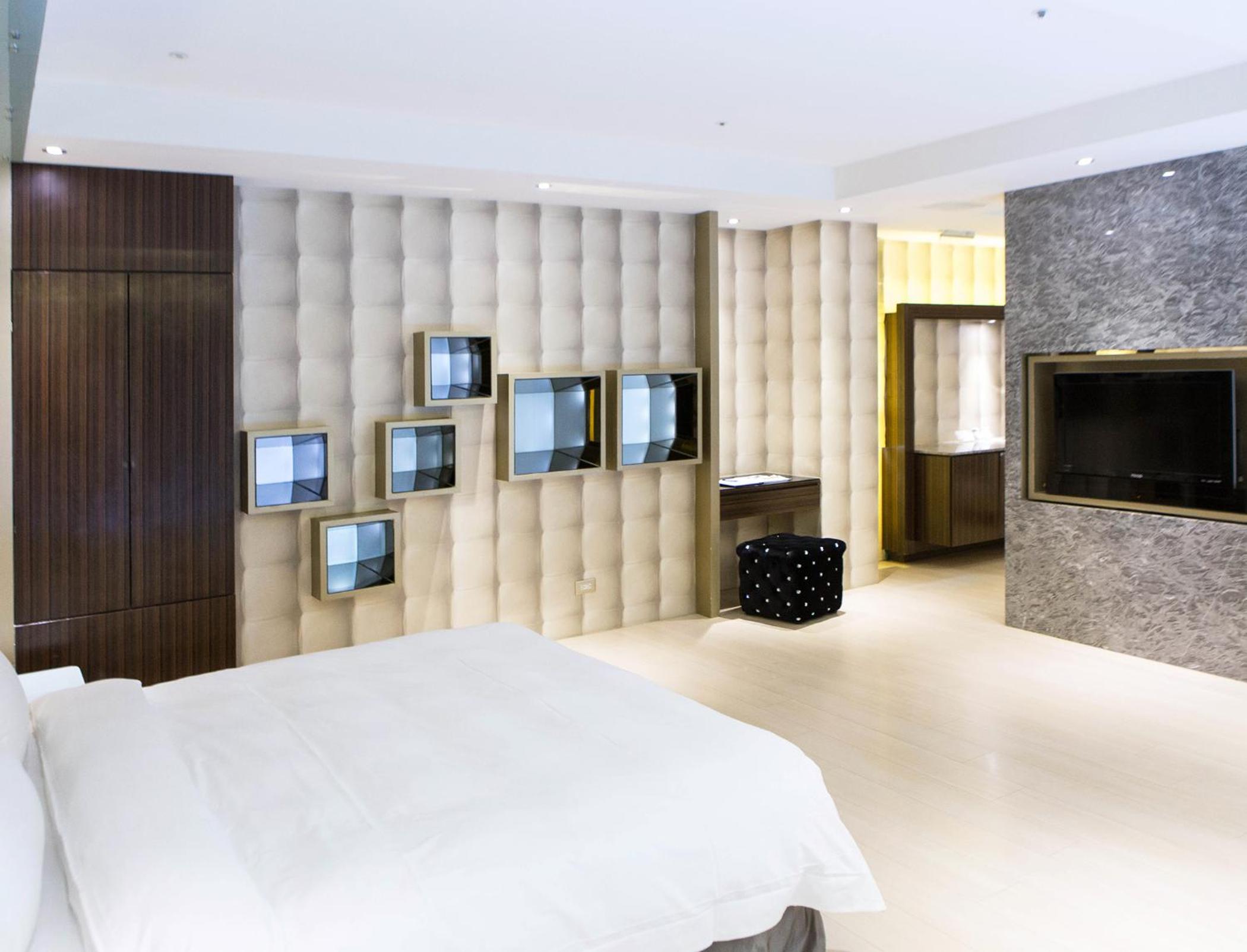 Flagship Suite  - Photo 2