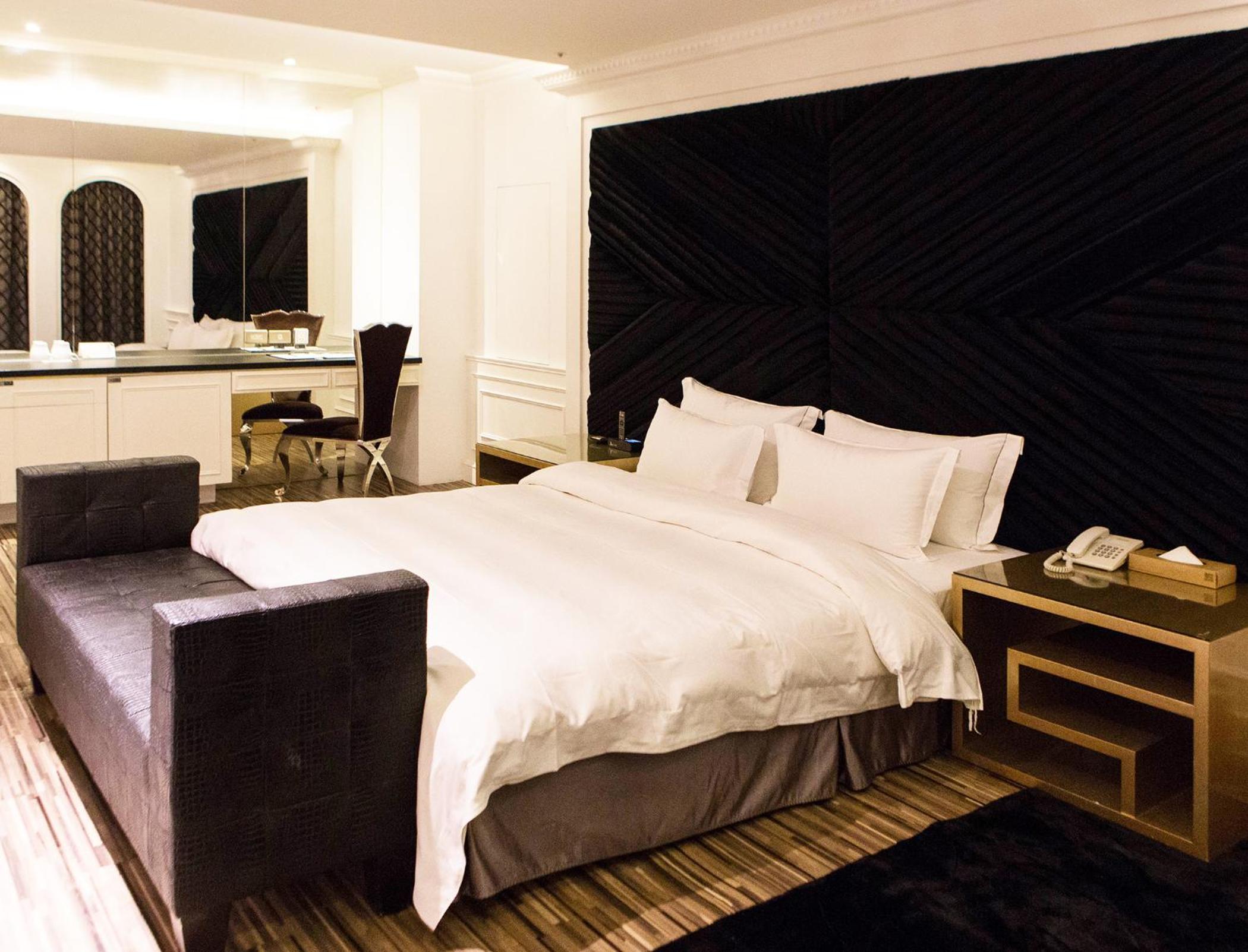 Flagship Suite  - Photo 3