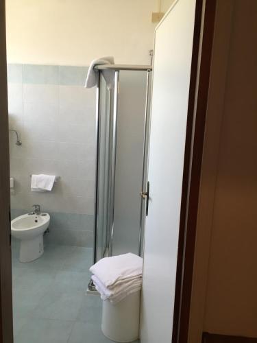 Double Room with Sea View - Photo 21