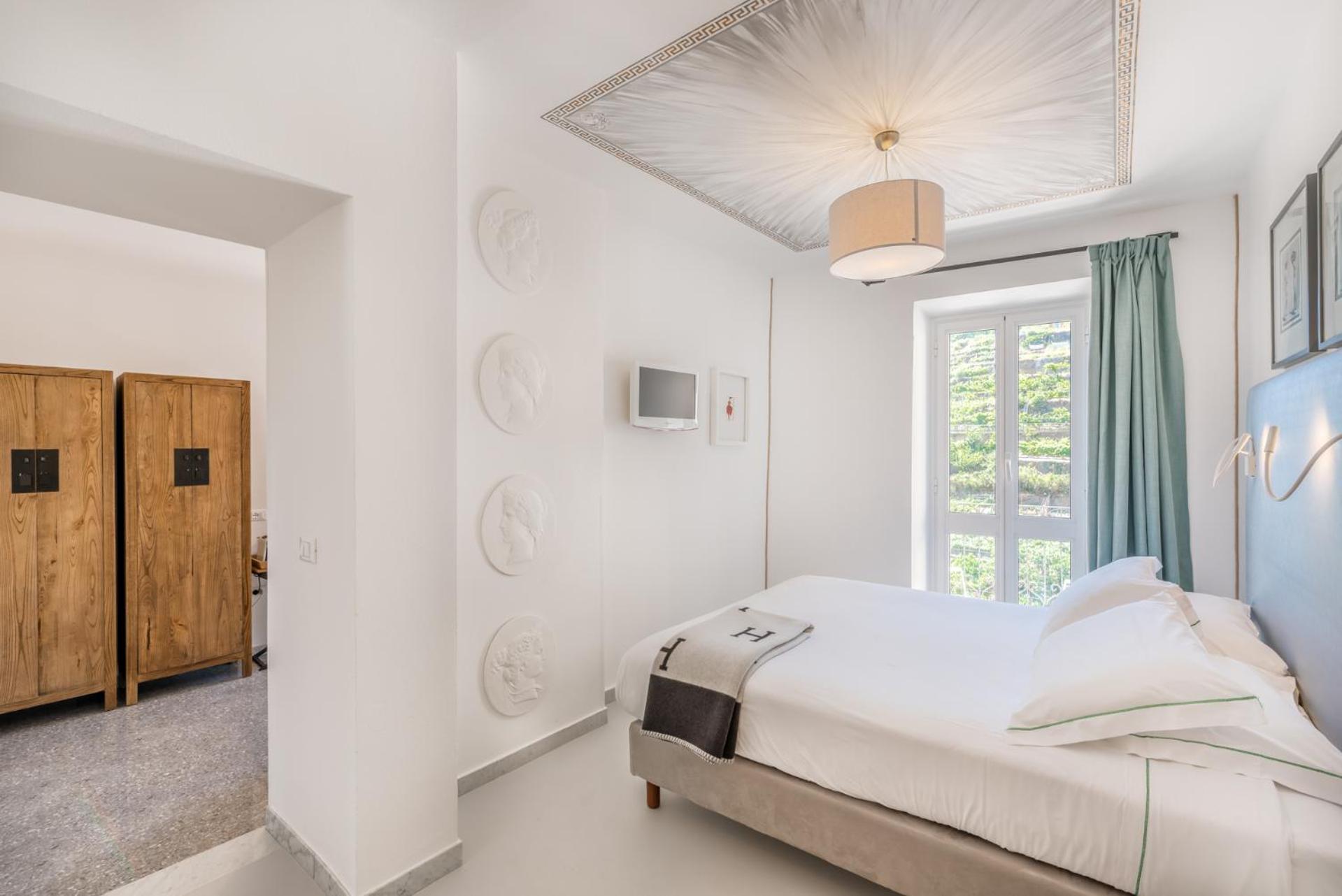 Suite with Sea View - Photo 3