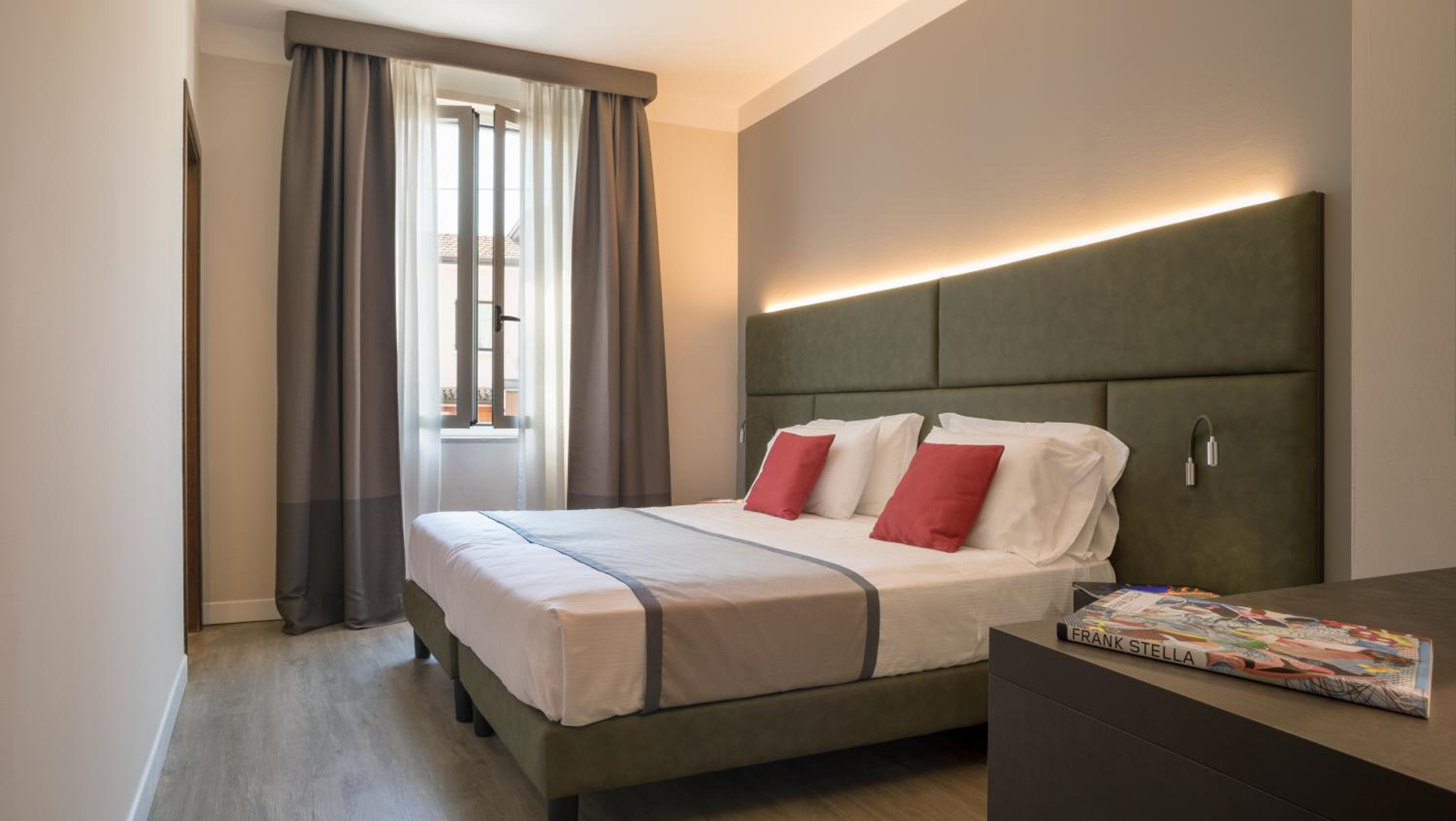 Standard Double Room - Photo 9