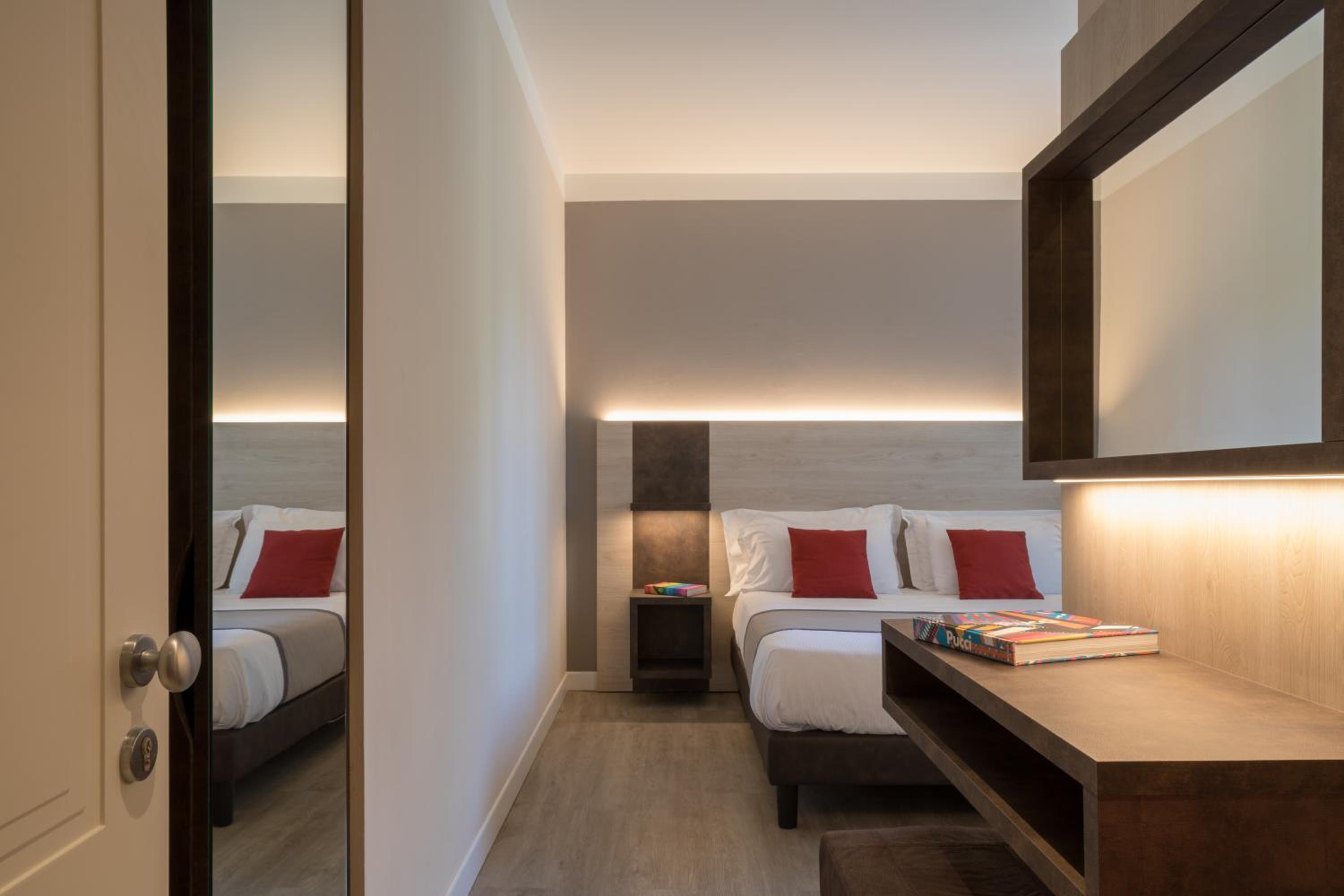 Standard Double Room with Balcony - Photo 13