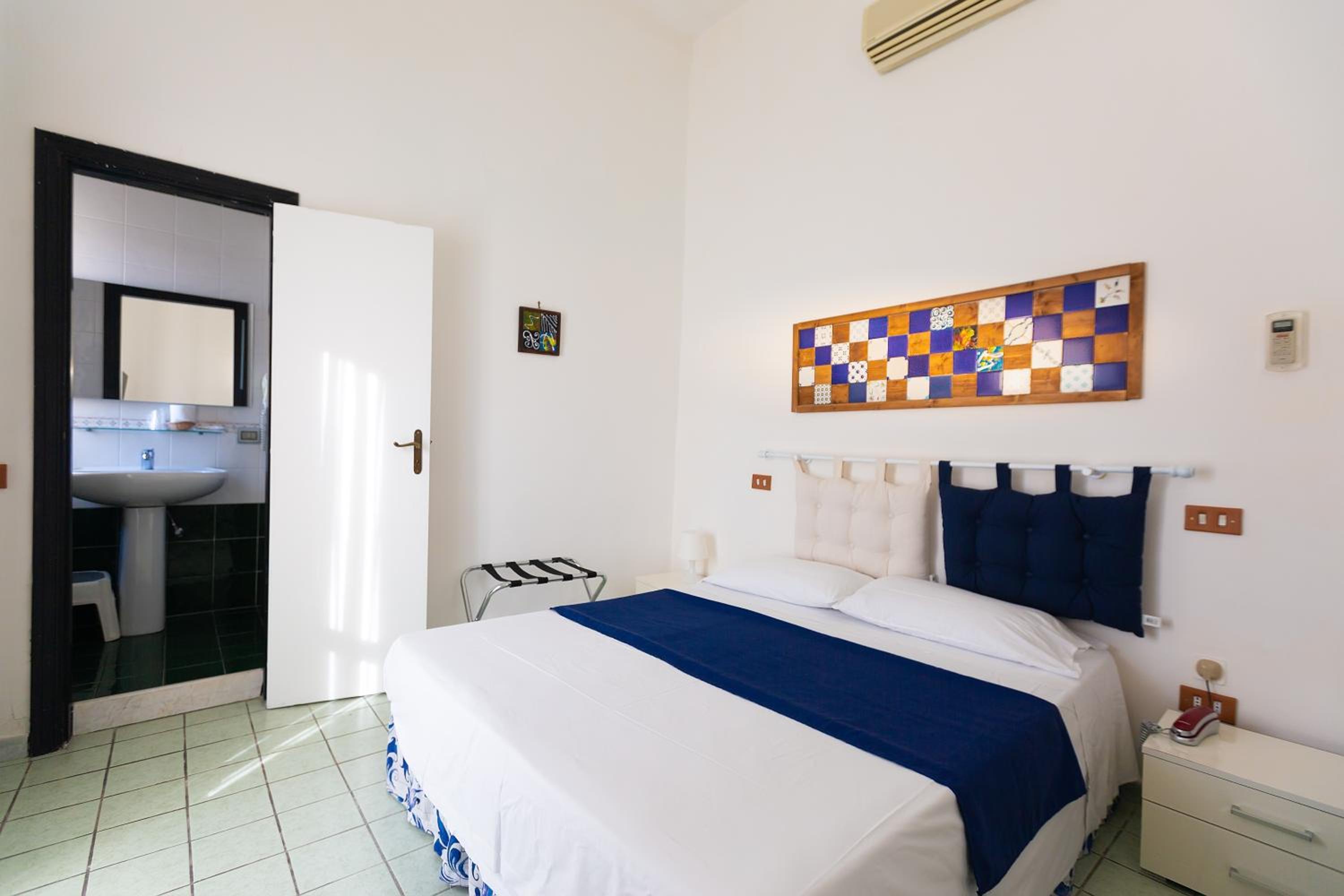 Standard Double Room - Photo 1