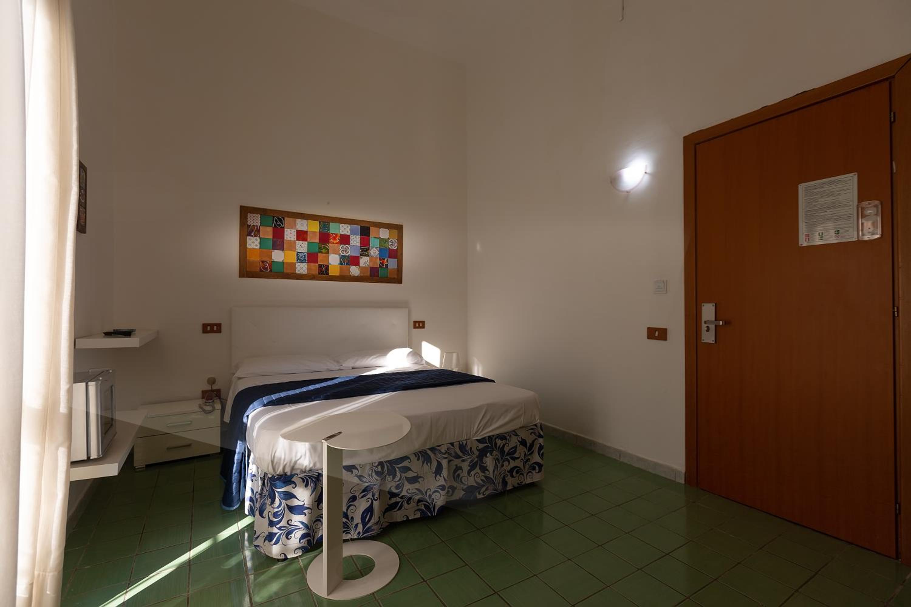 Standard Double Room - Photo 5
