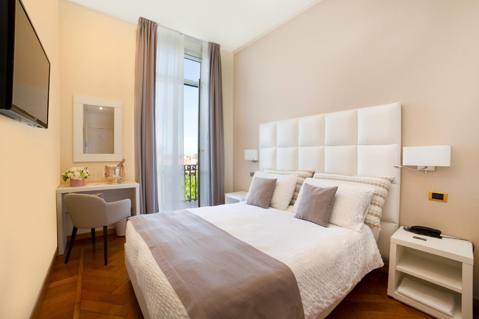 Standard Double or Twin Room photo 1