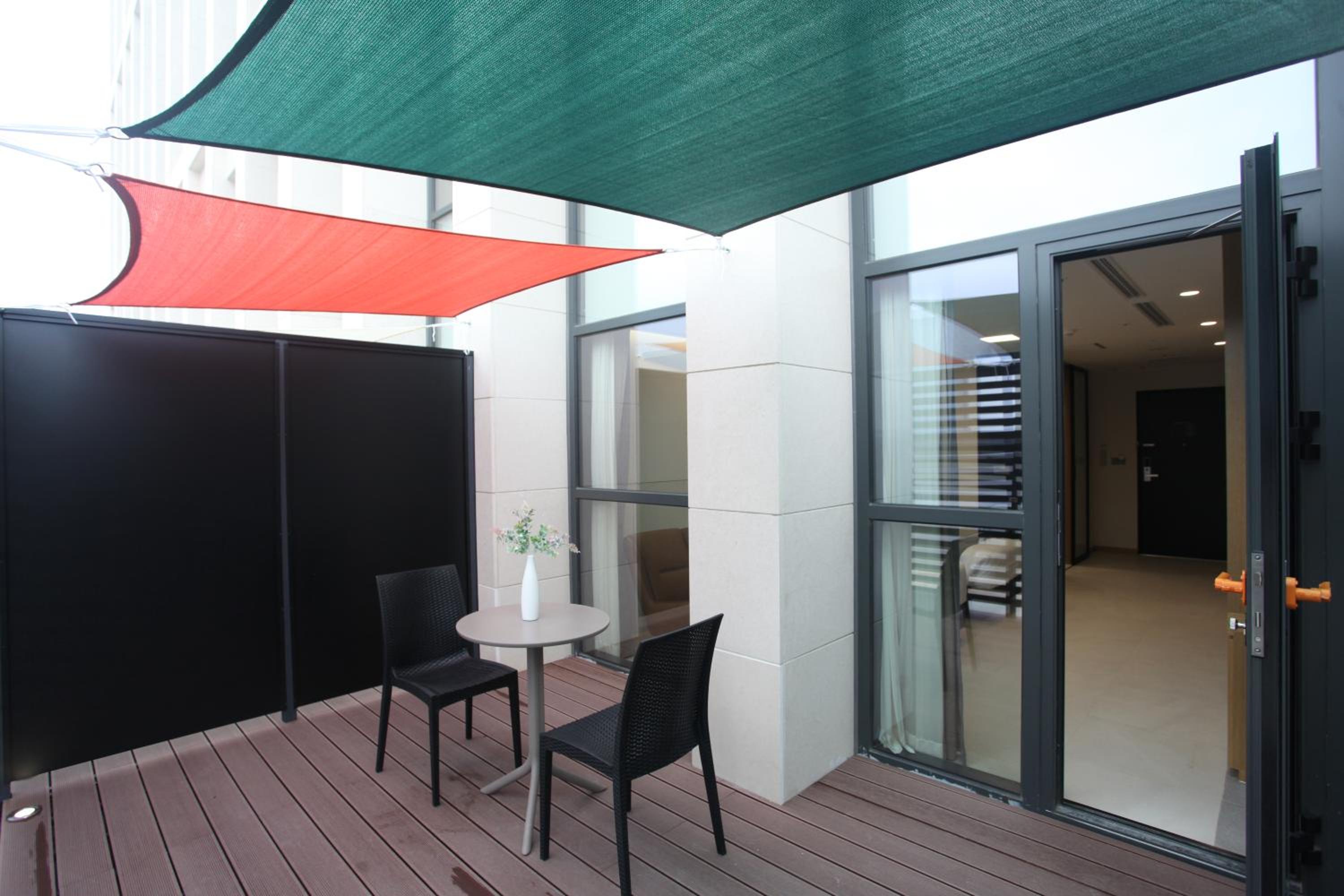 Balcony Hollywood Double Room - Photo 6