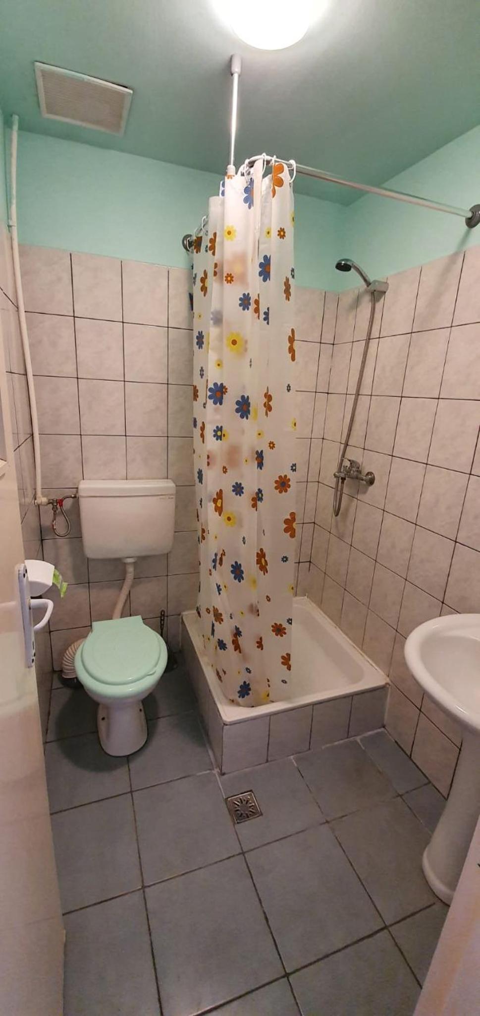 Double Room with Private Bathroom - Photo 9