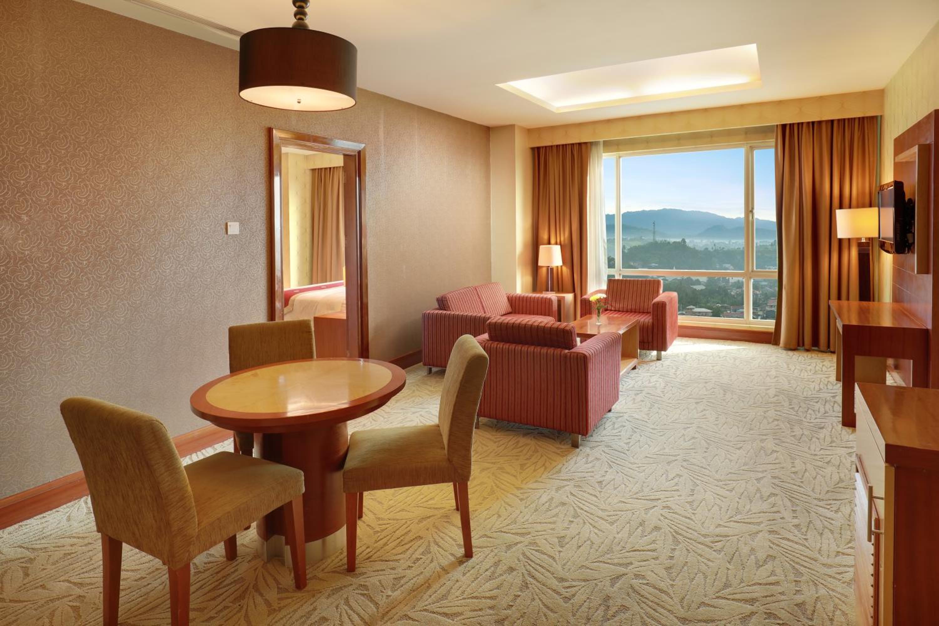 Suite Room - Photo 8