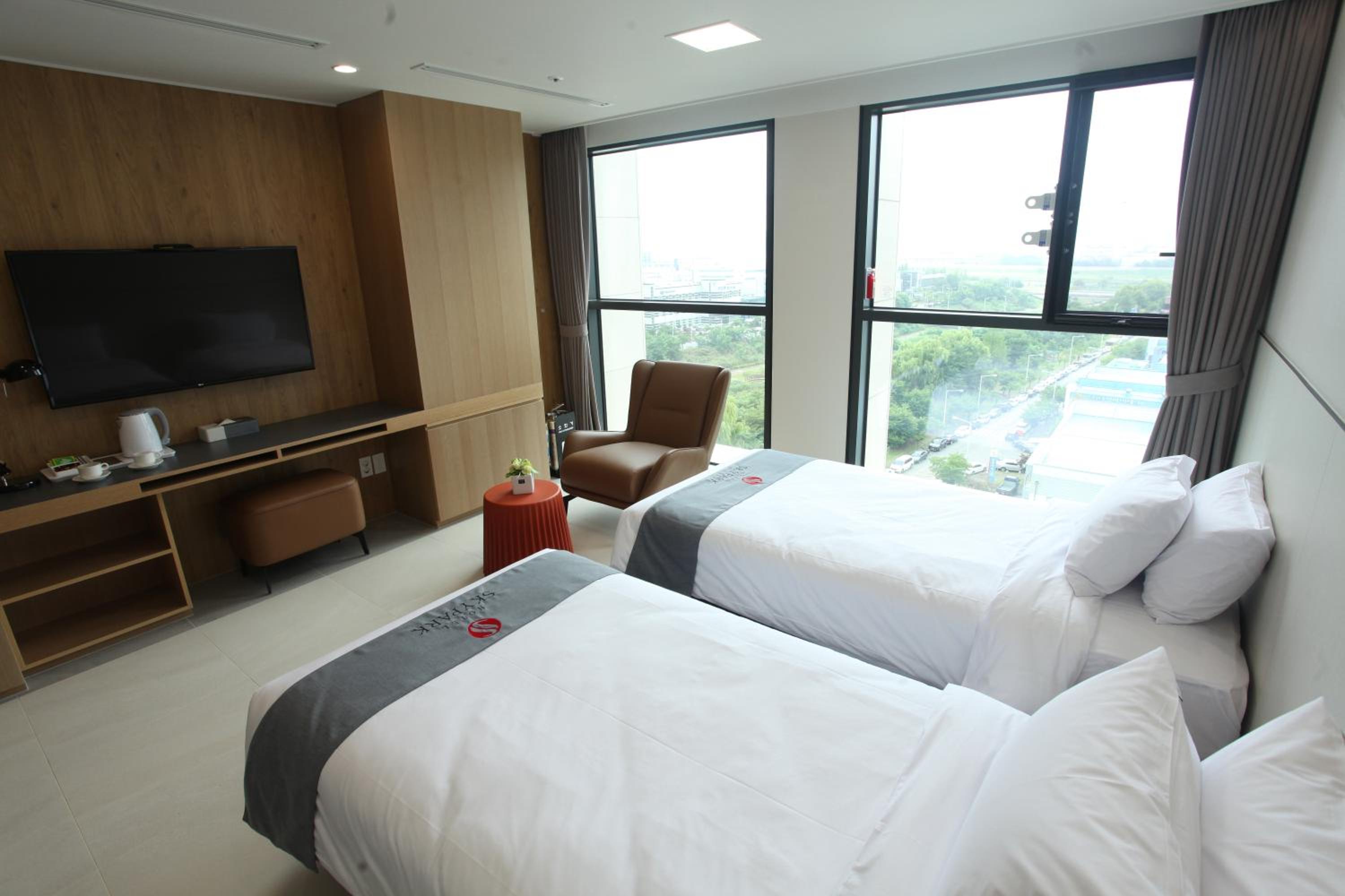 Standard Twin Room - Photo 6