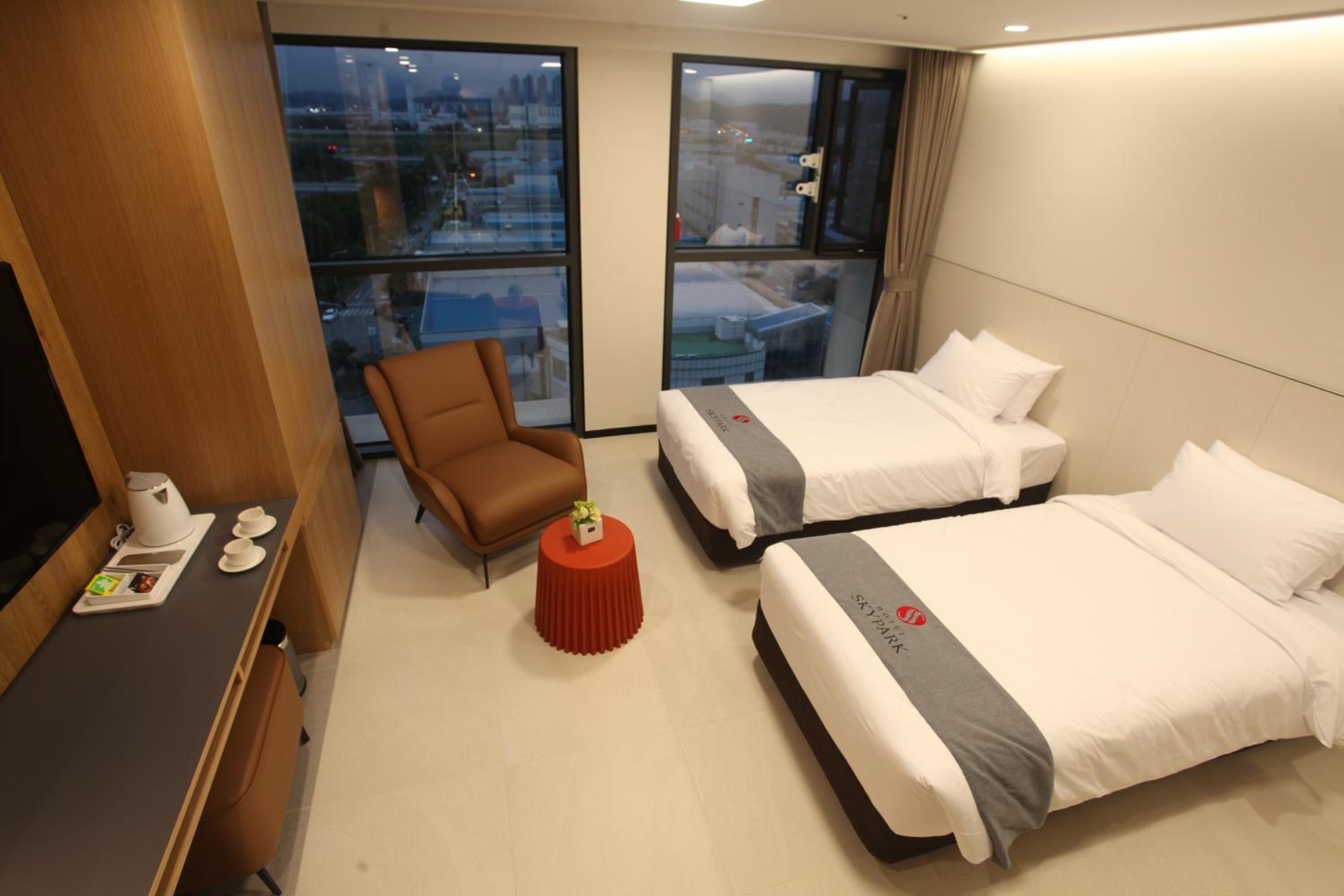 Standard Twin Room - Photo 7