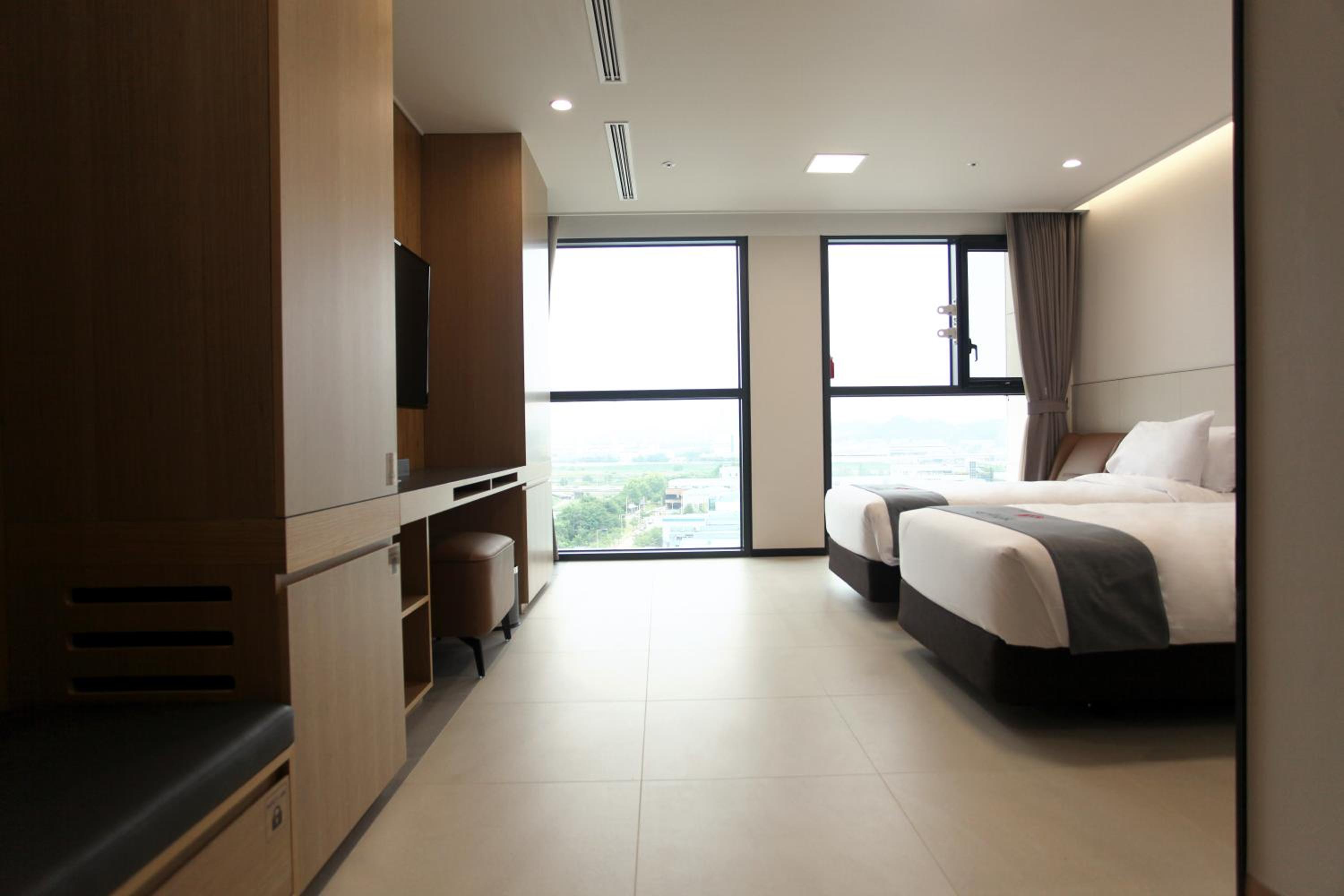 Standard Twin Room - Photo 5