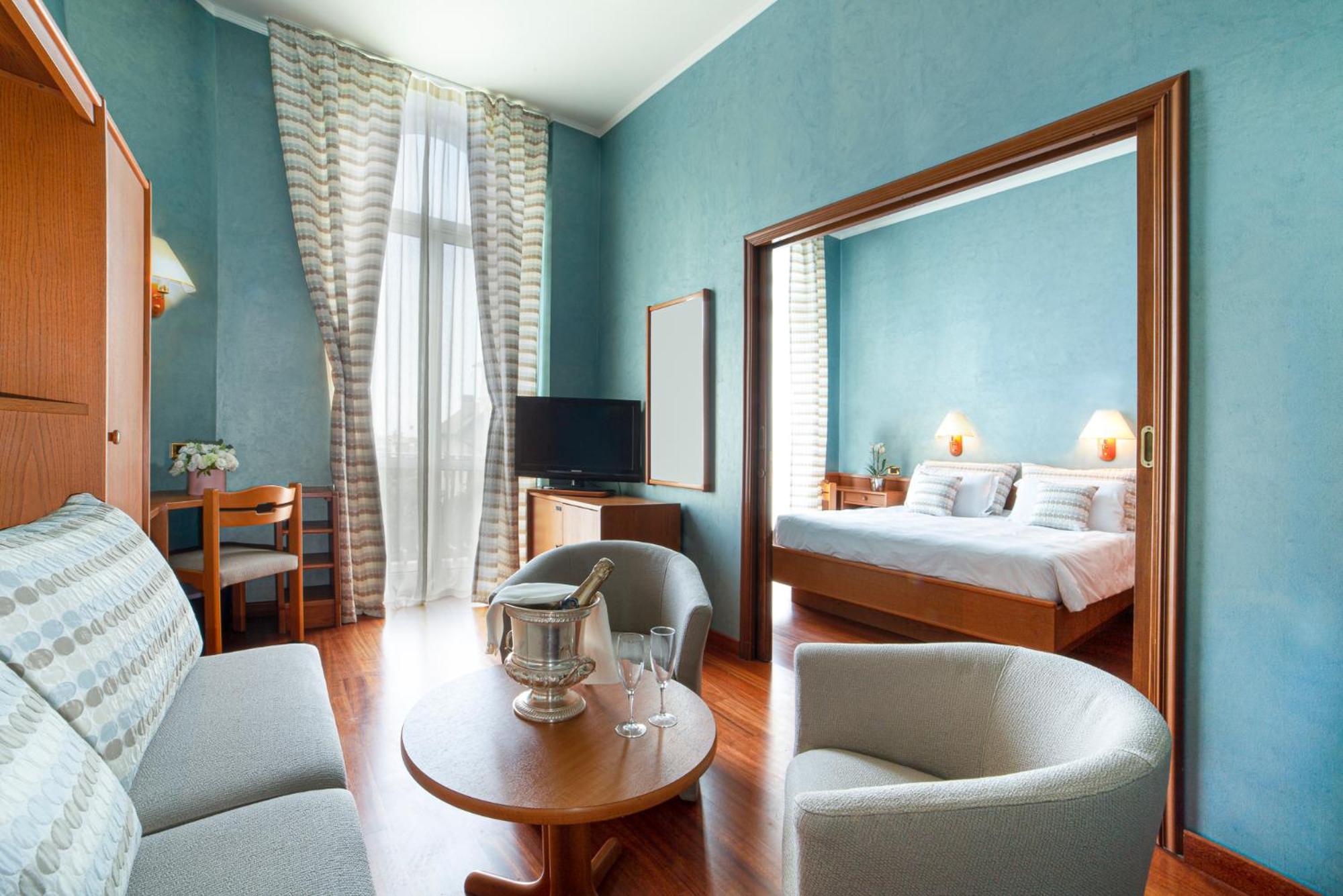 Suite - Photo 1