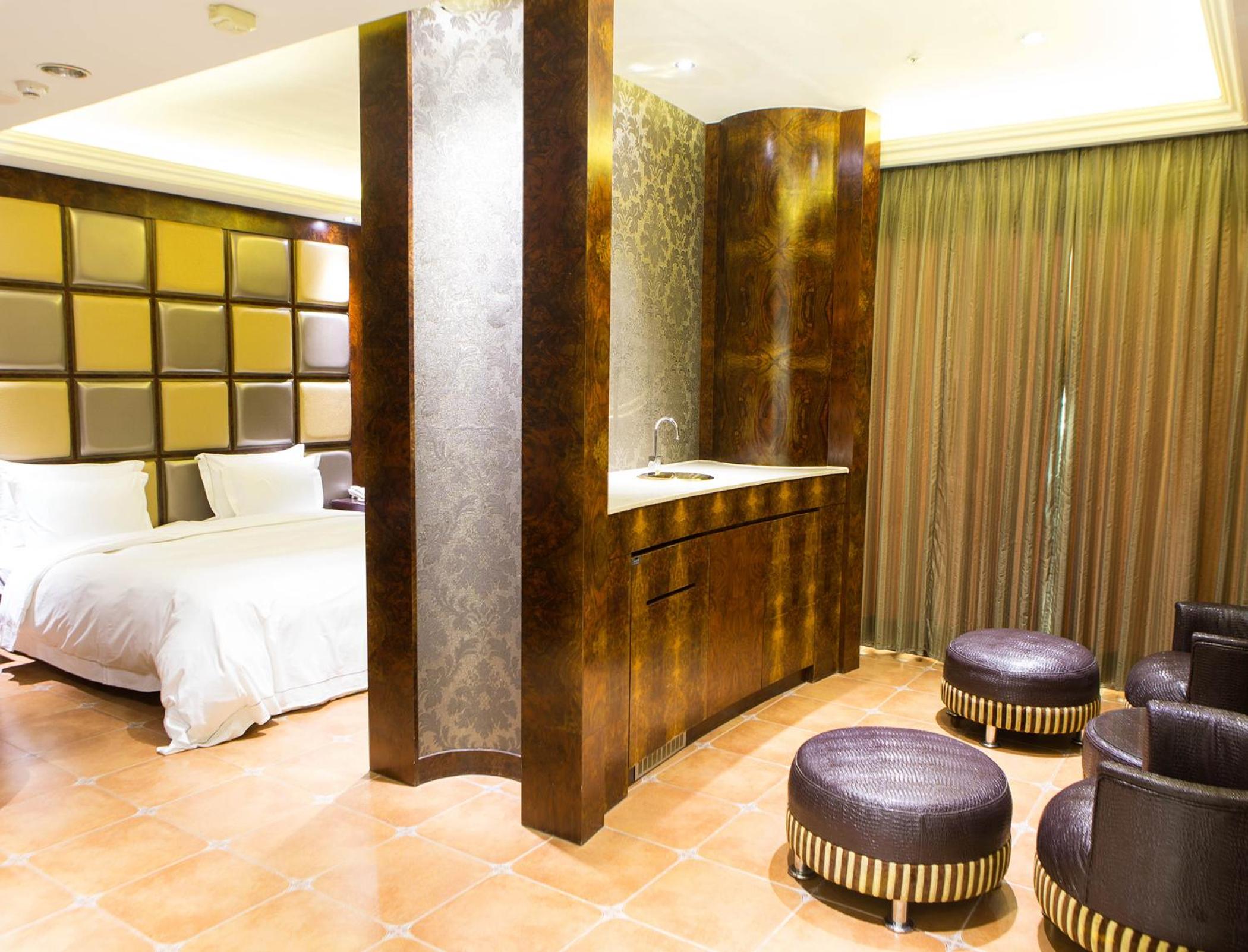 Diamond Suite photo 2