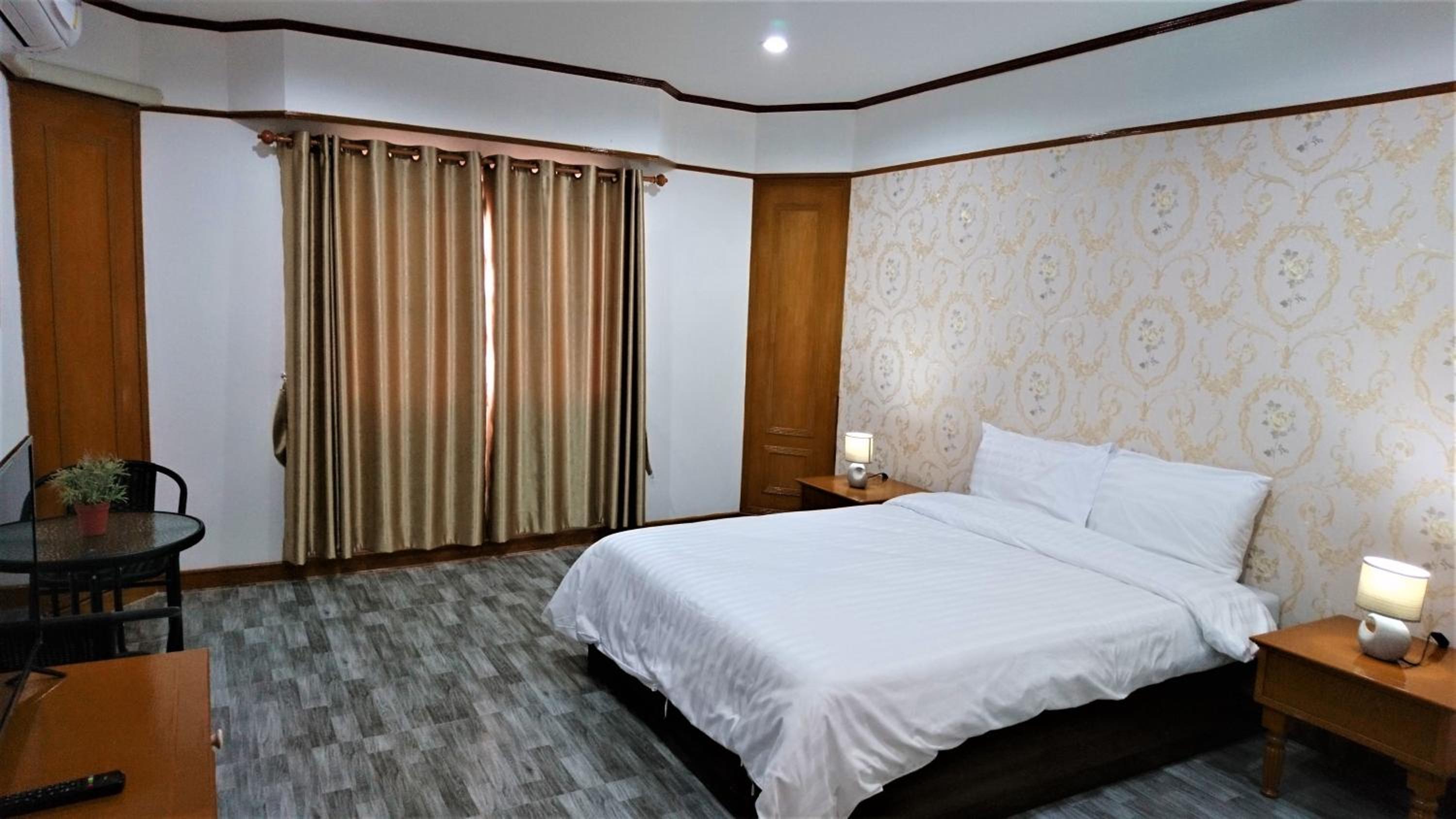 Double Room with Private Bathroom - Photo 15