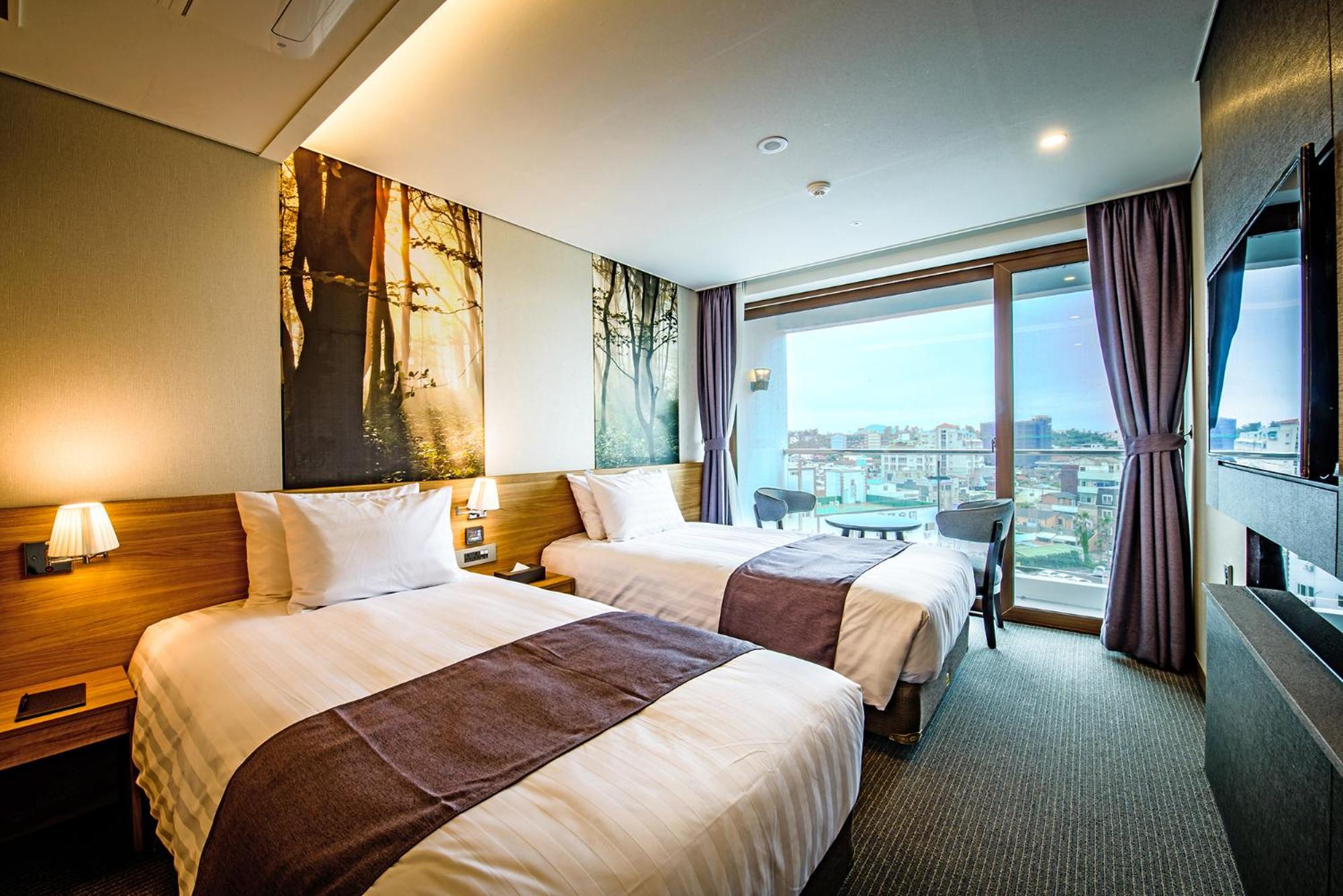 Standard Twin Room with City View