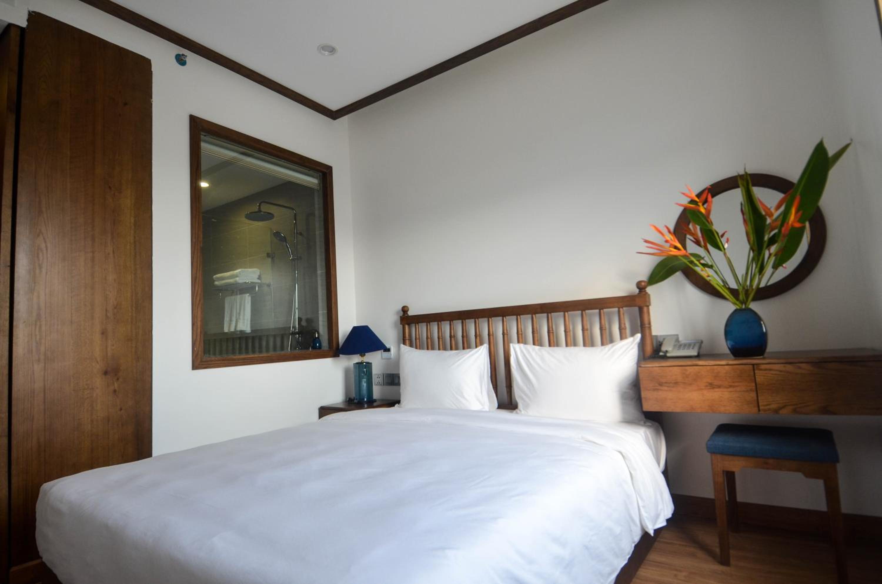 Deluxe King Room - Photo 4