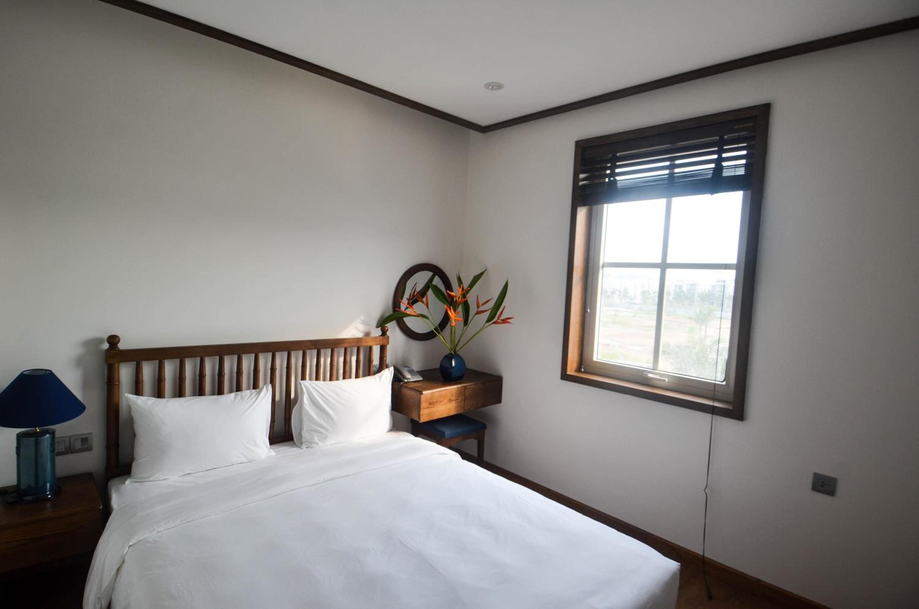 Deluxe King Room - Photo 3