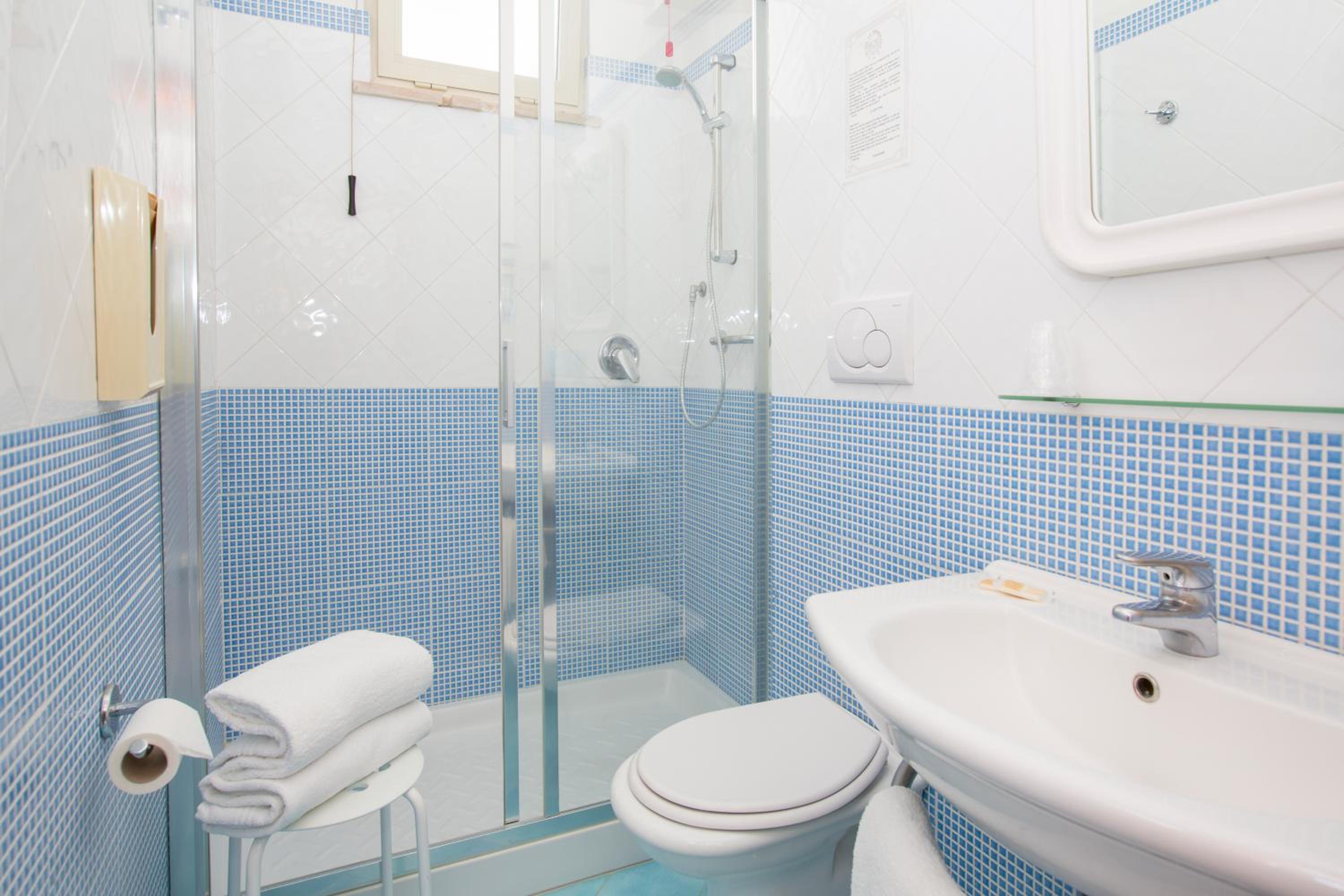 Double or Twin Room - Photo 7