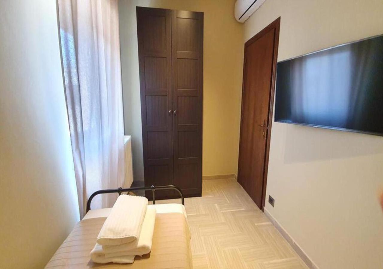 Single Room with Private Bathroom photo 1