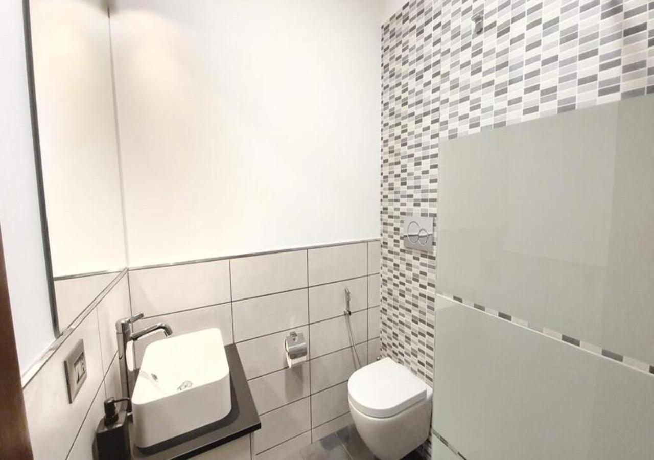 Double Room with Private Bathroom - Photo 3