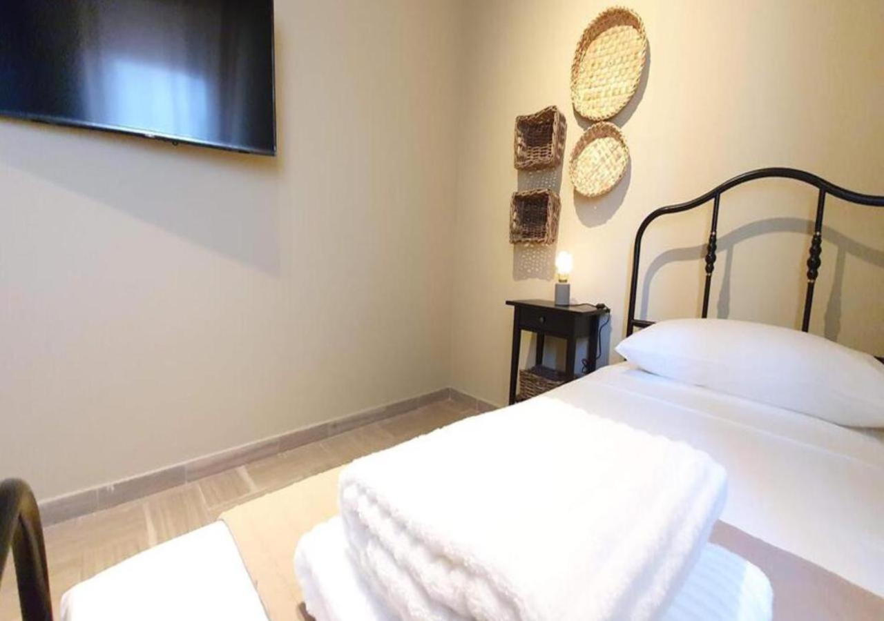 Single Room with Private Bathroom photo 3