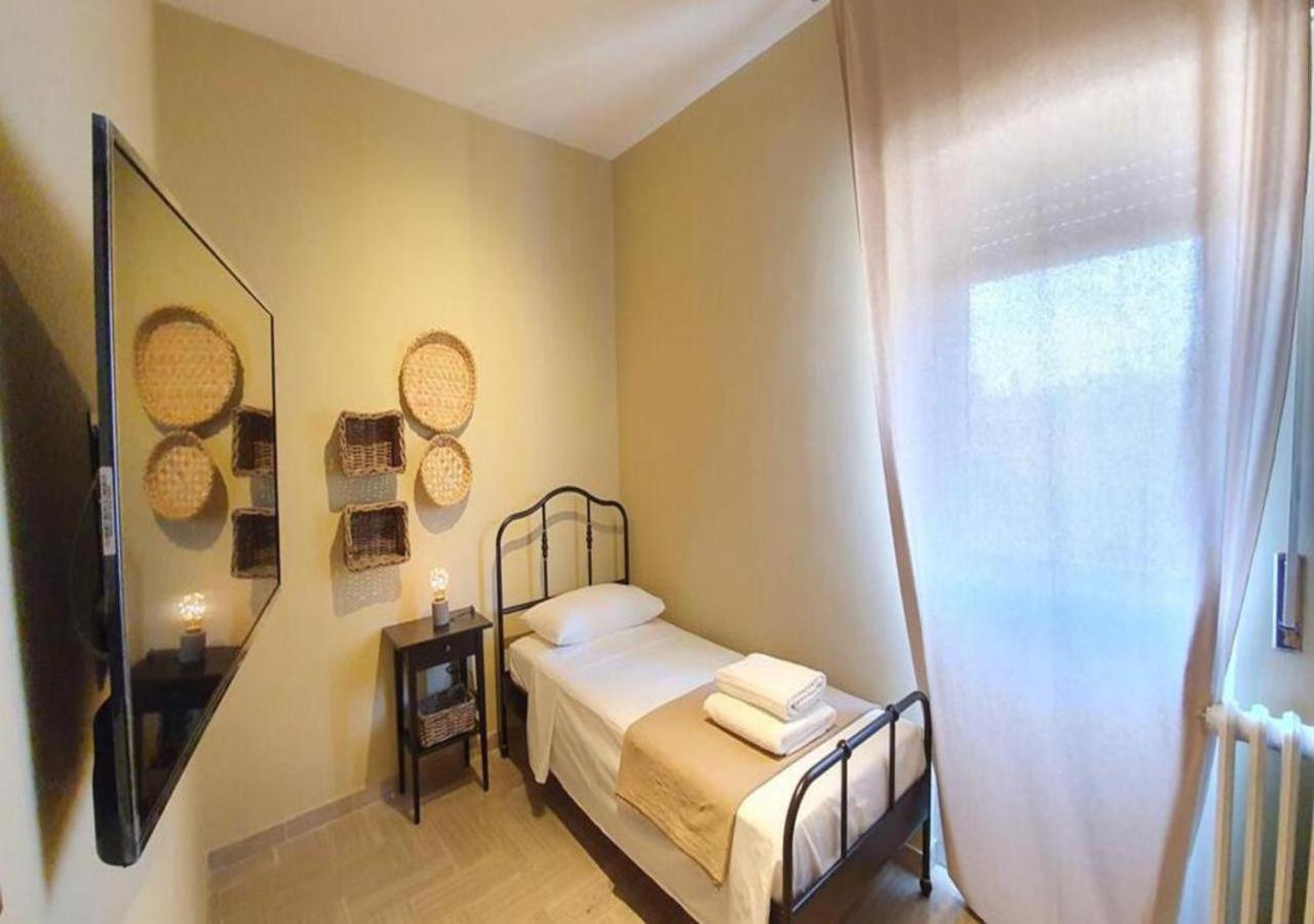 Single Room with Private Bathroom photo 2