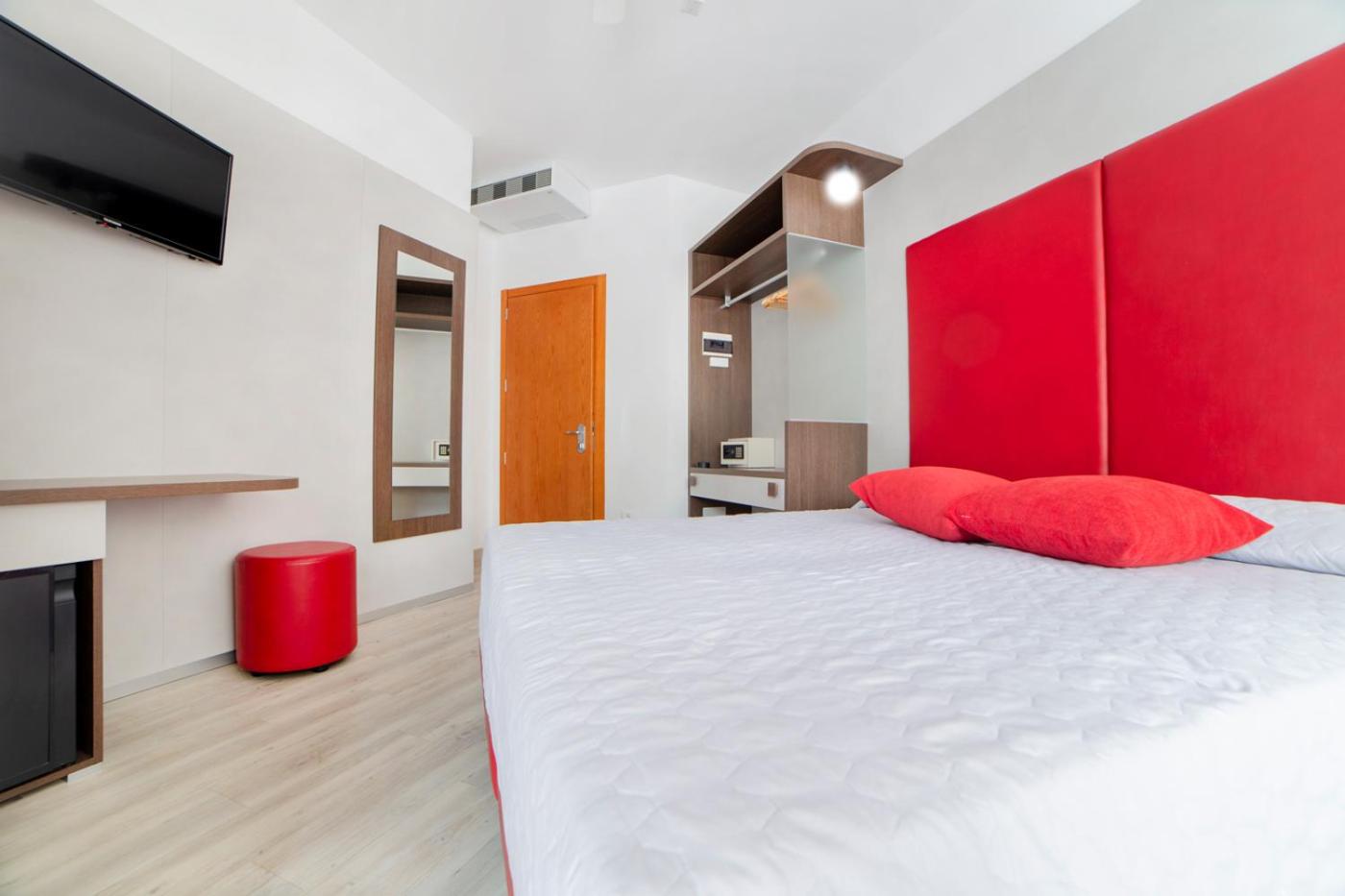 Deluxe Double Room with Balcony photo 1