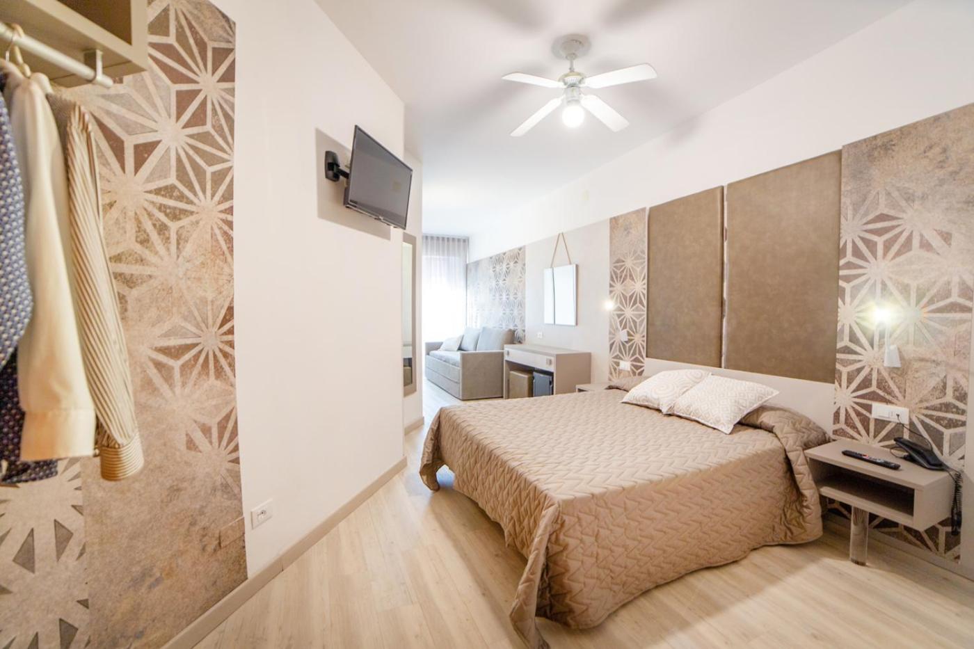Quadruple Room with Balcony photo 3