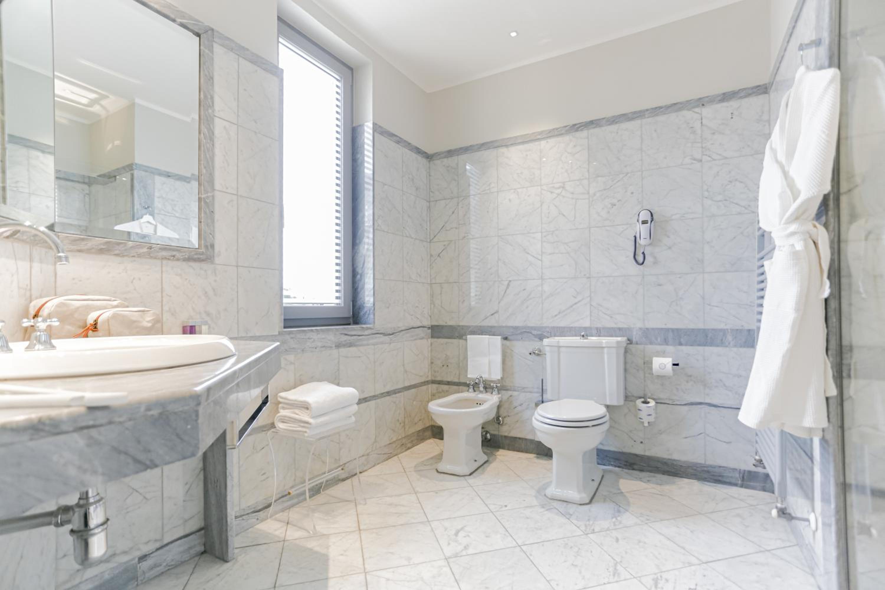 Suite - Photo 2