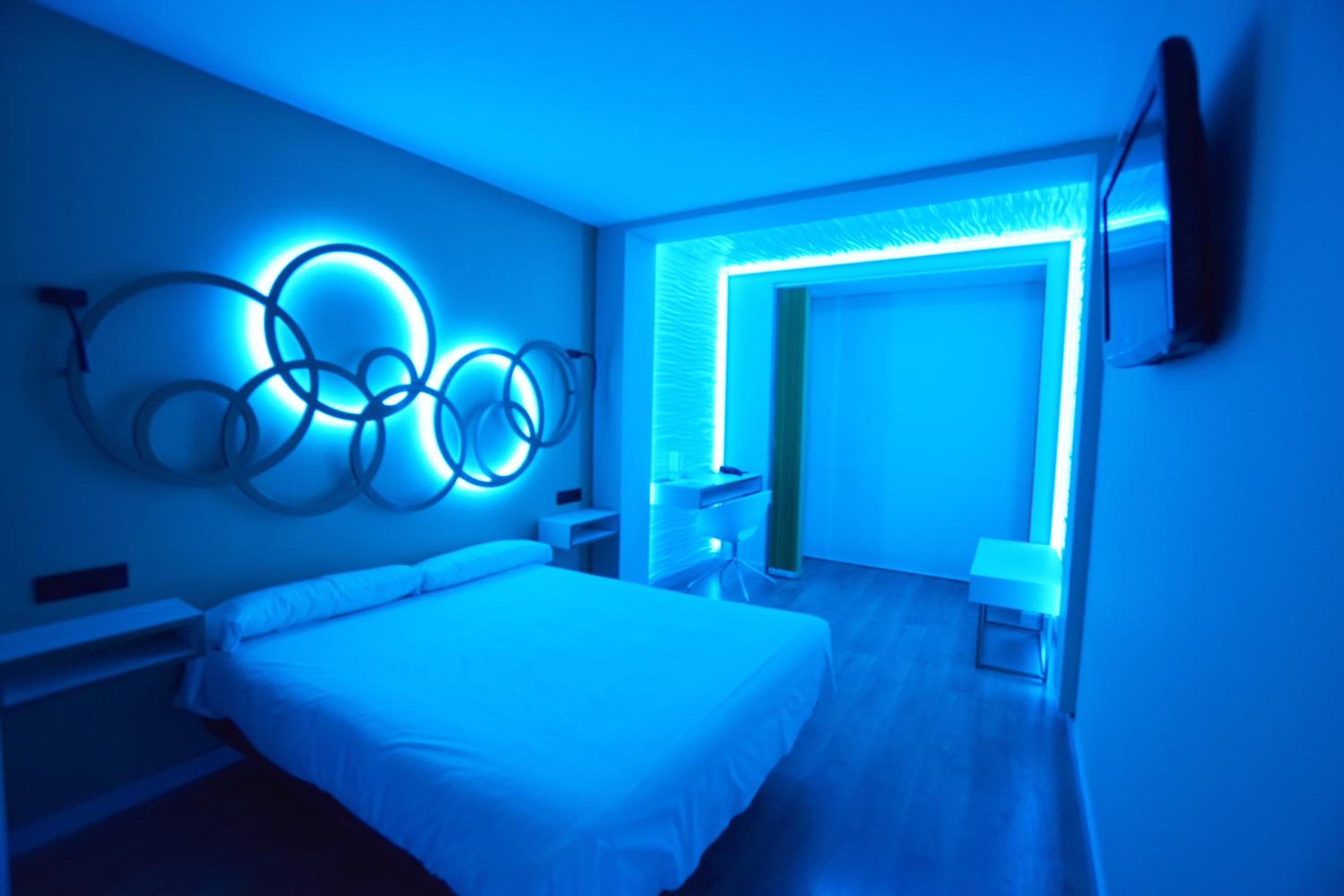Double or Twin Room - Photo 12
