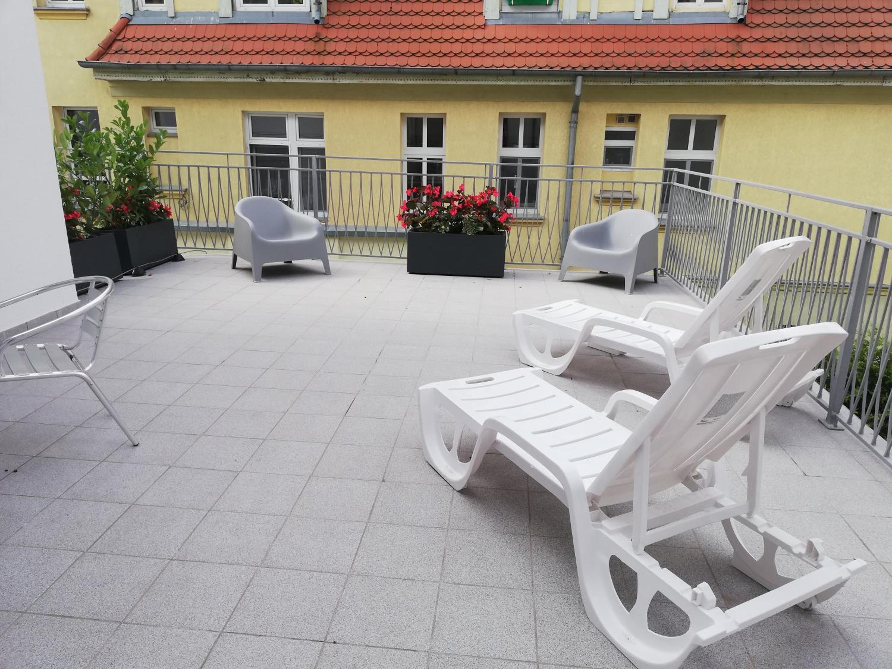 Apartment with Terrace - Photo 4