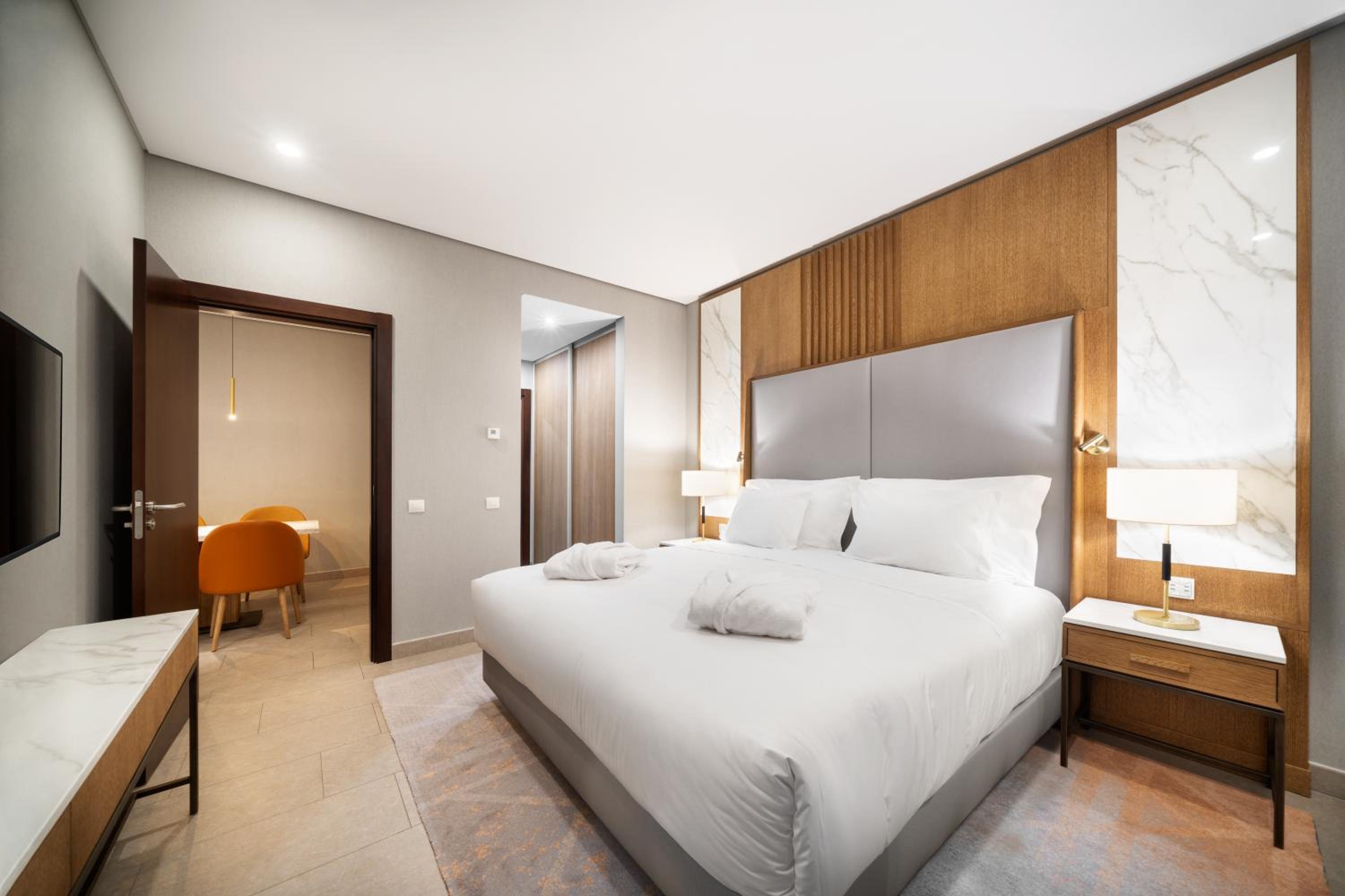 Two Bedroom Sunset Suite - Photo 4