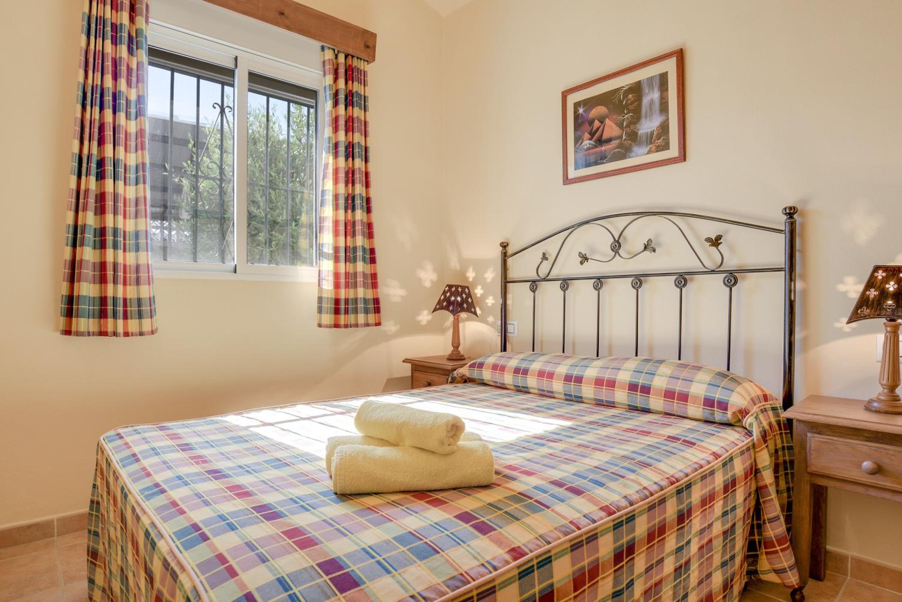 Two-Bedroom House - Photo 12
