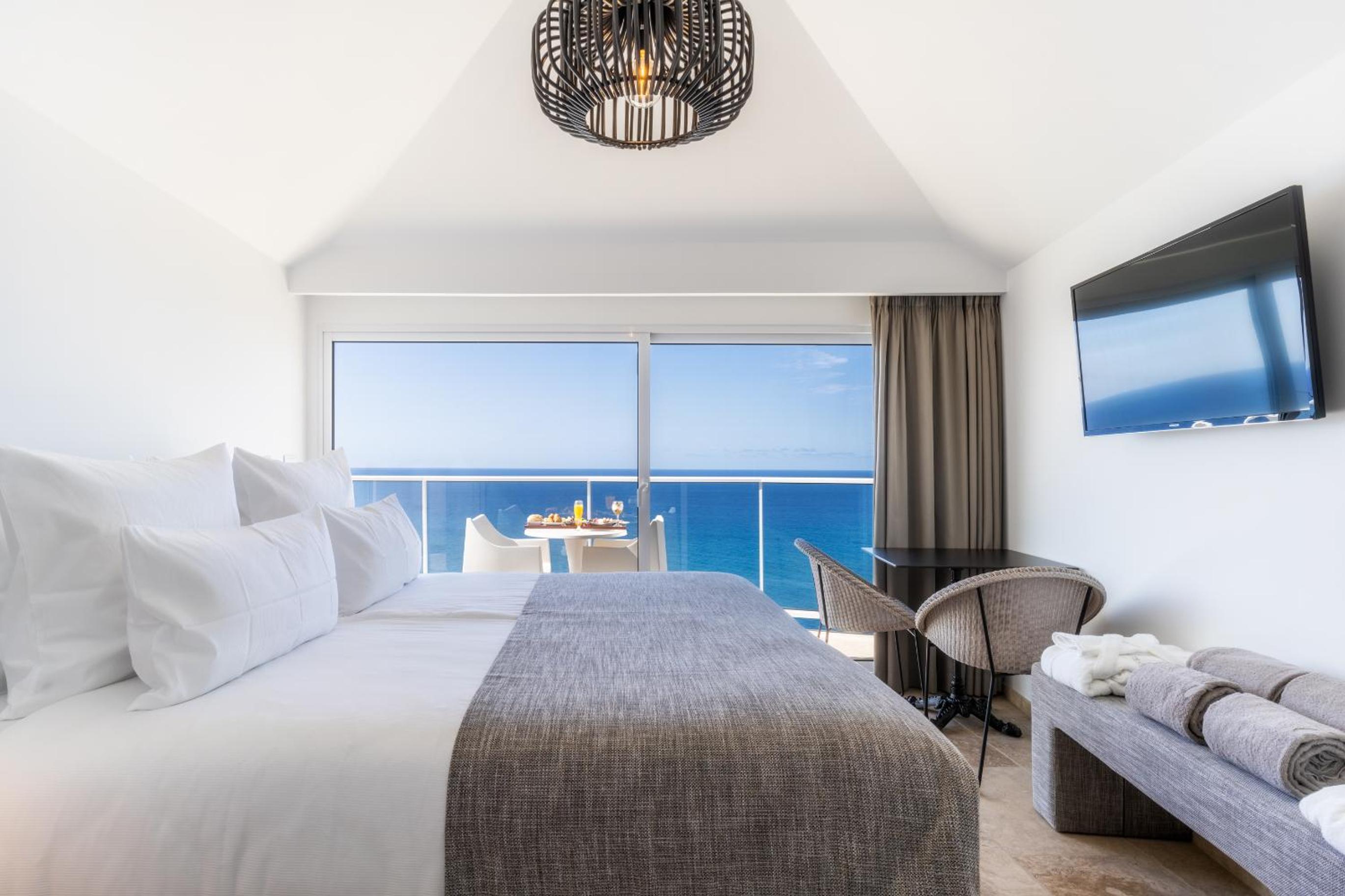 Deluxe Double Room with Balcony and Sea View