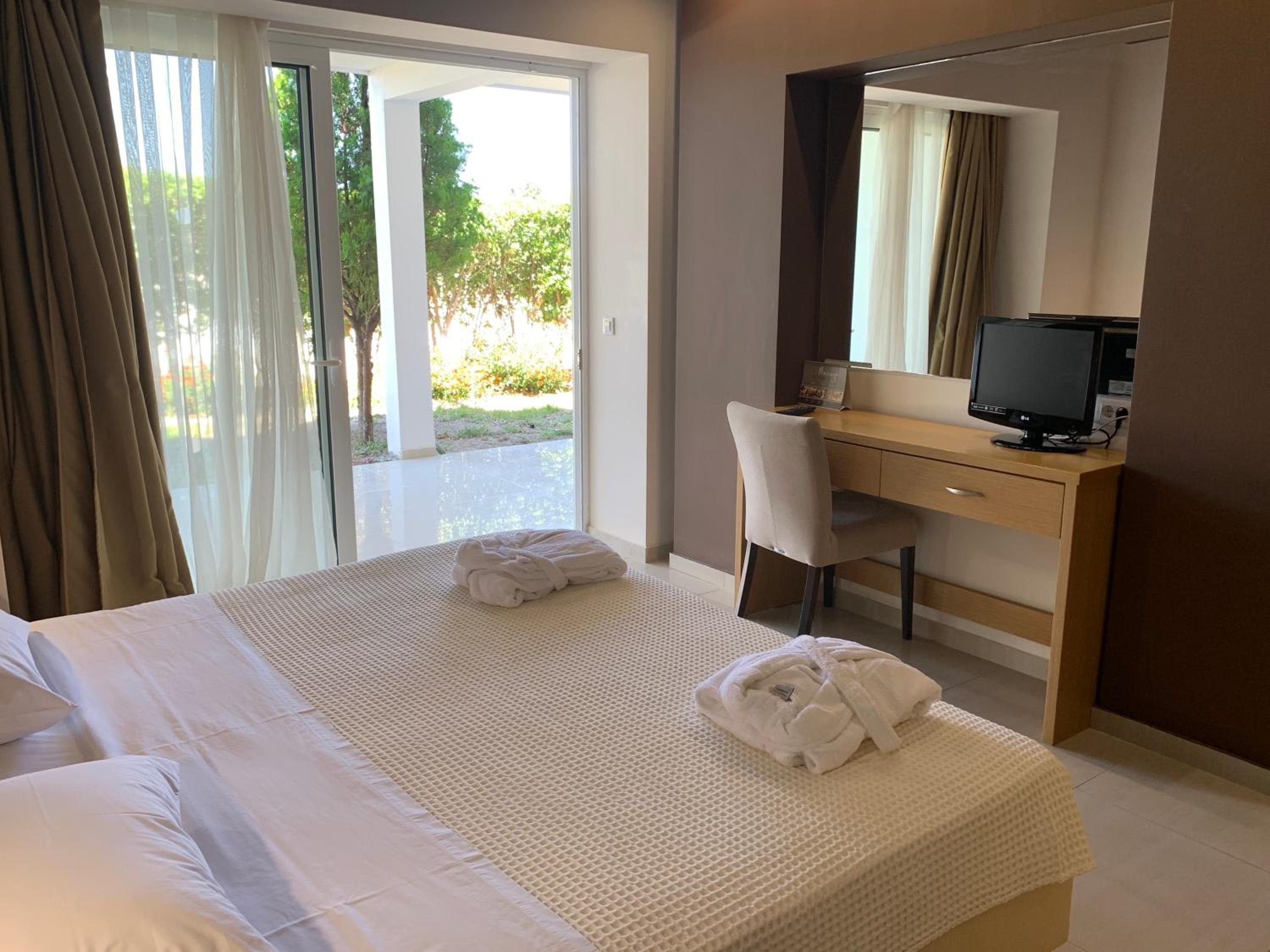 Suite - Photo 1