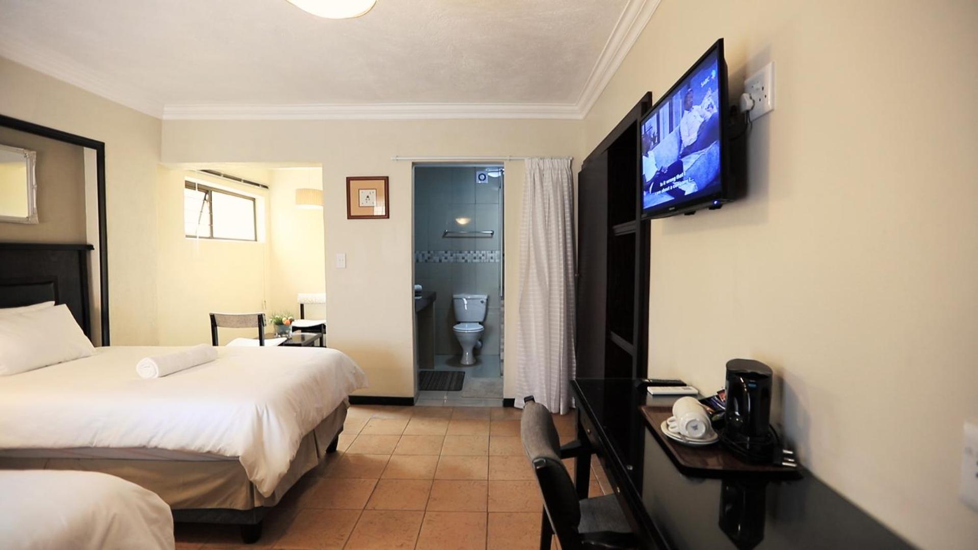 Deluxe Queen Room - Photo 1