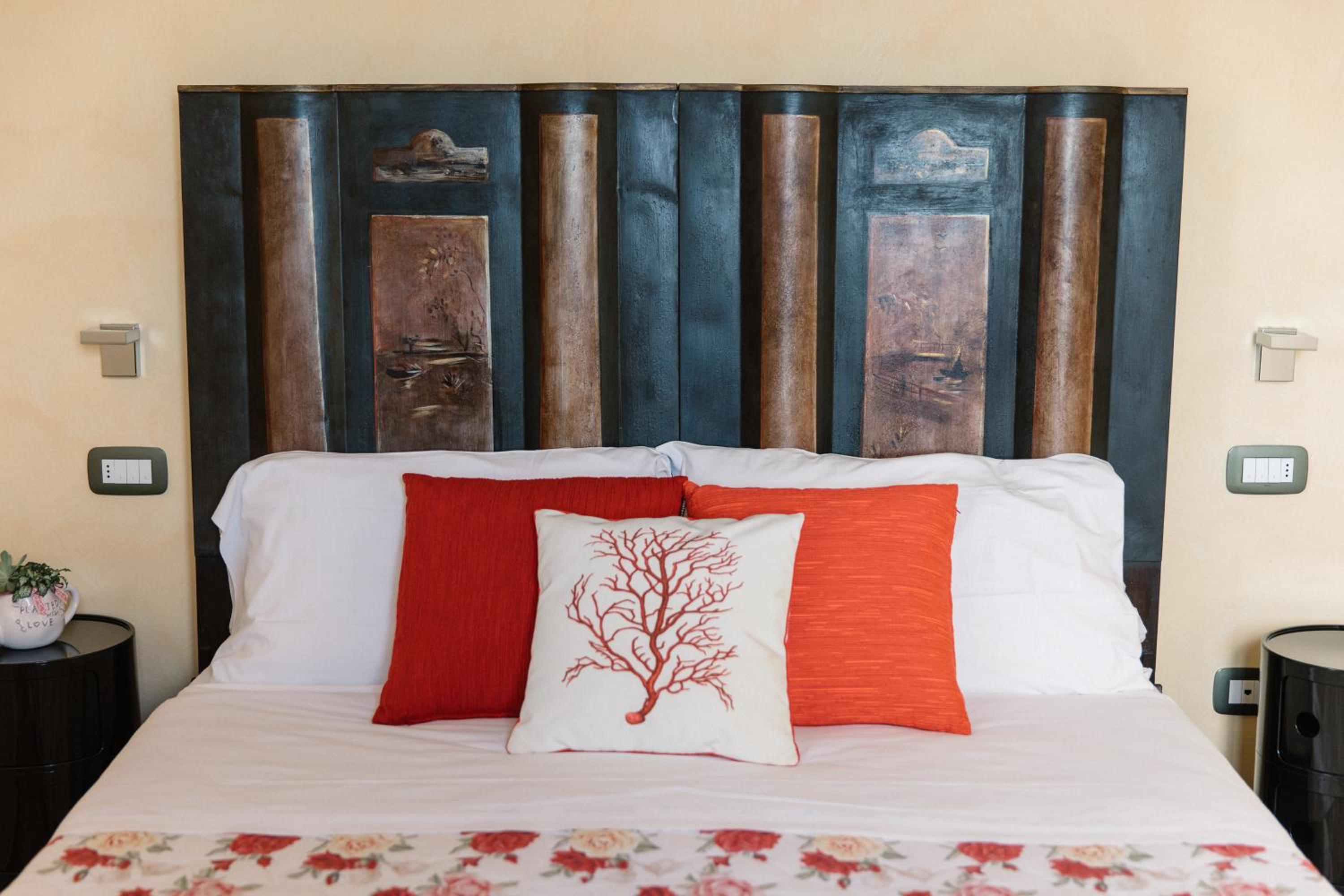 Deluxe Double Room with Balcony and Sea View photo 2