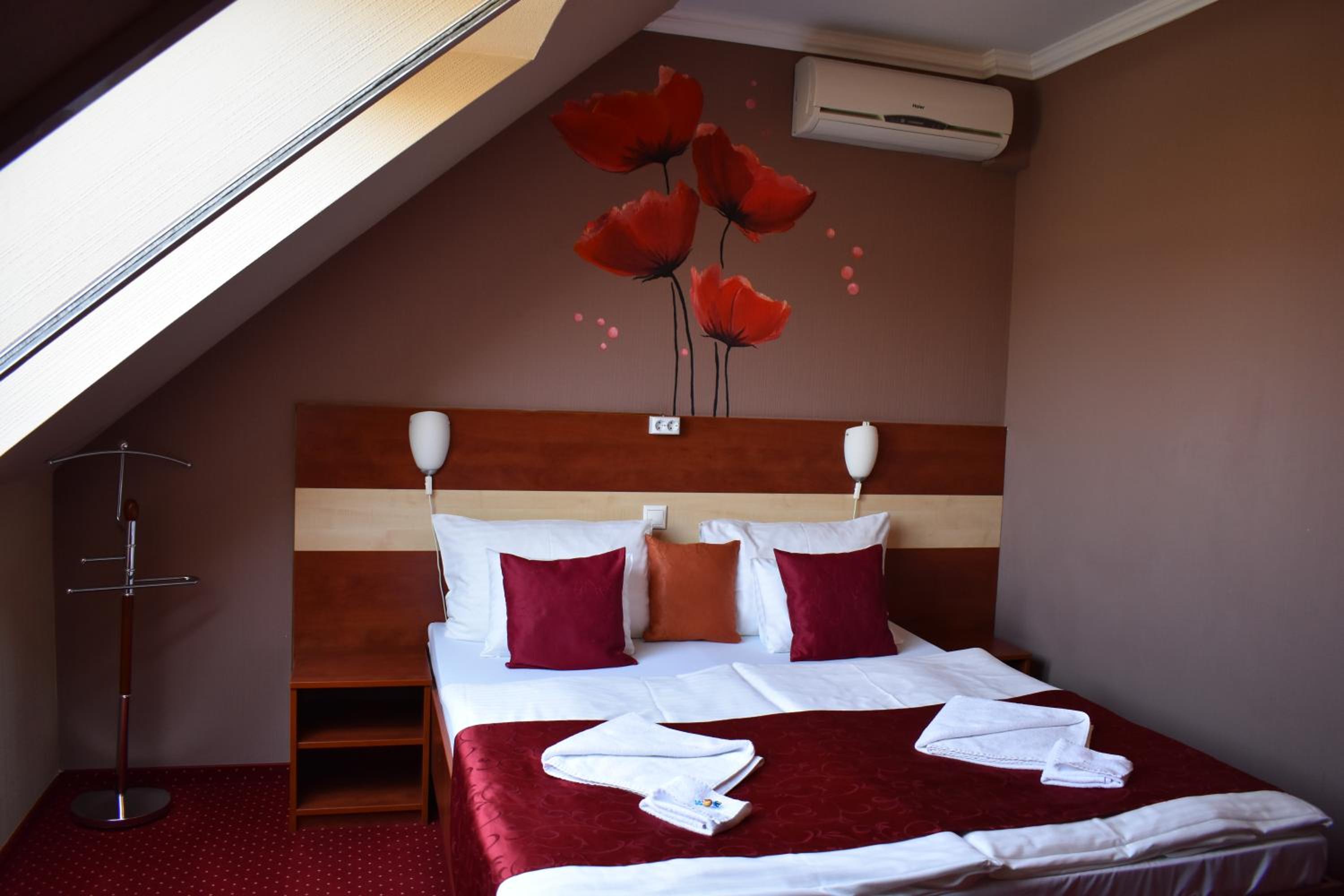 Double or Twin Room - Photo 11